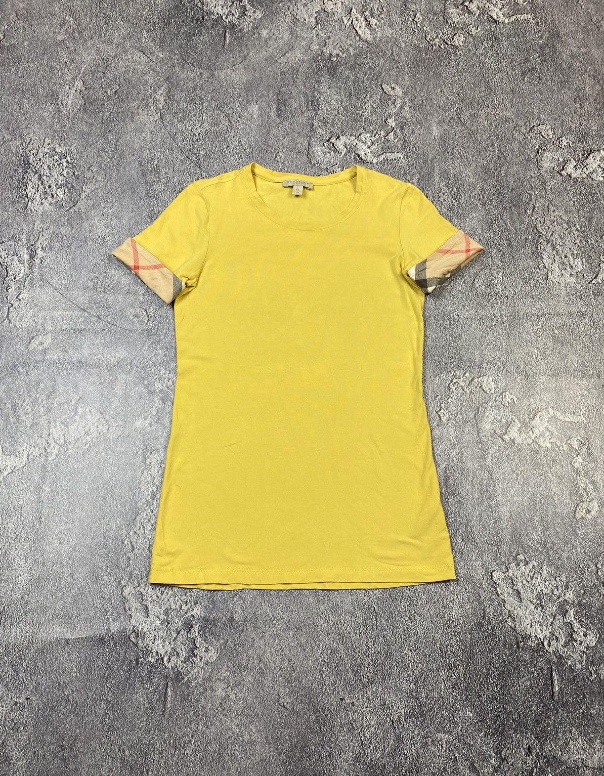 Burberry VTG Burberry Brit Yellow Ladies Glamour T-shirt Size XS / US 0-2 / IT 36-38 - 1 Thumbnail