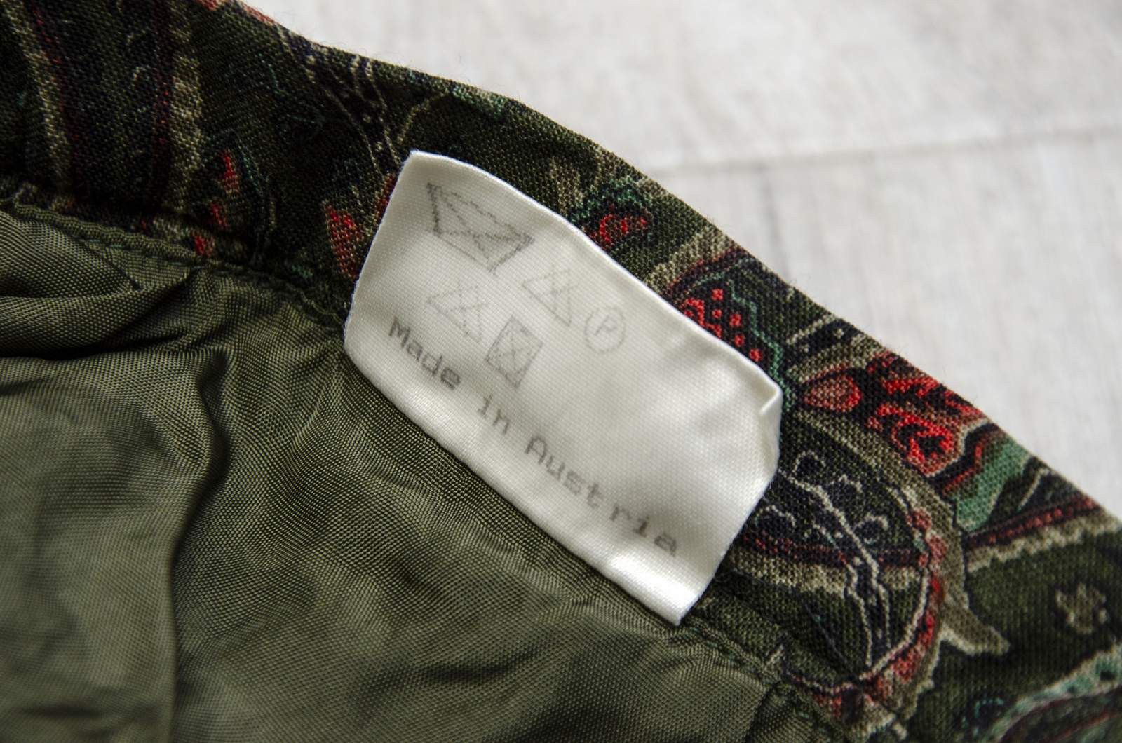 Handmade Vintage Wool Skirt Paisley Floral Boho Made in Australia Size 27" / US 4 / IT 40 - 7 Thumbnail