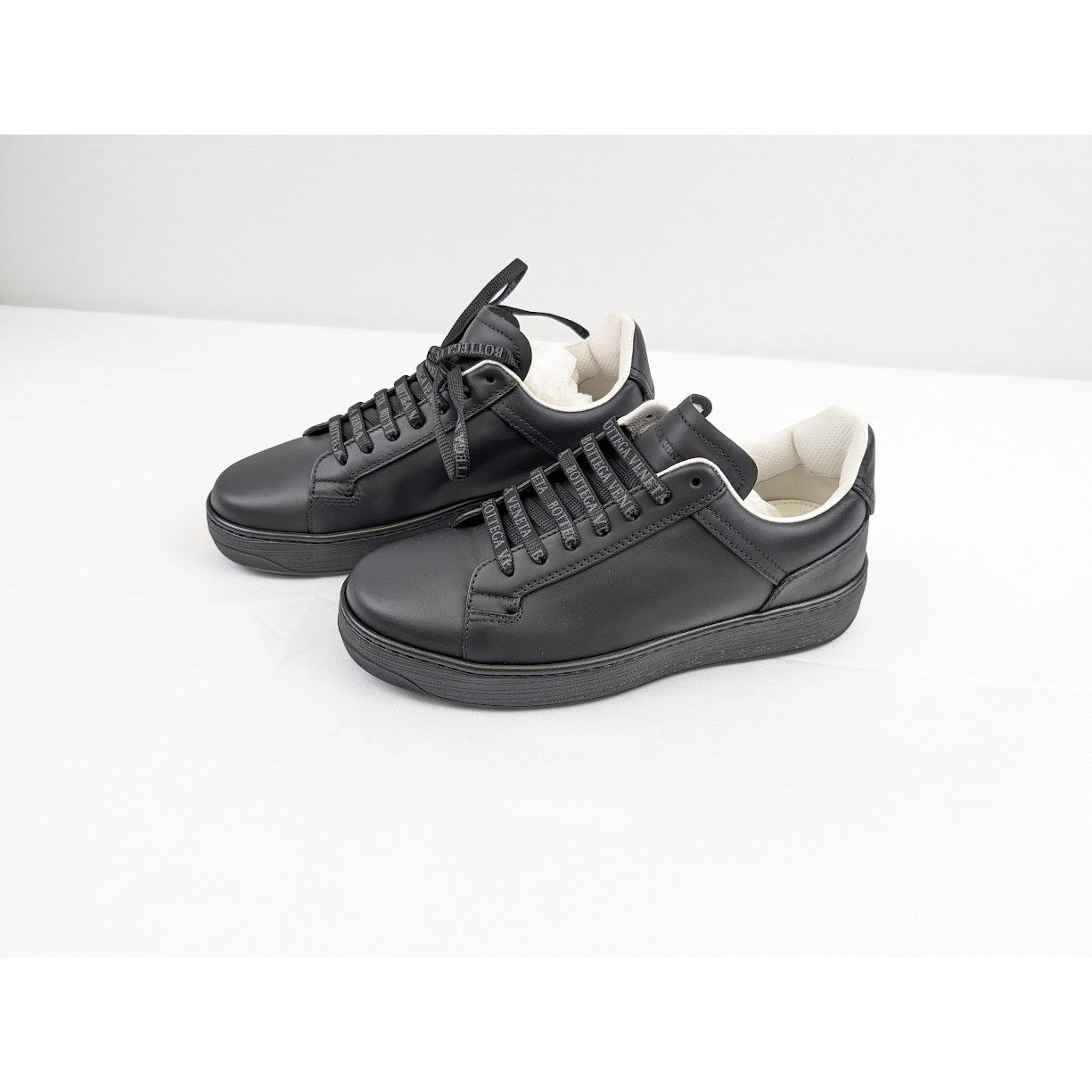 Bottega Veneta o1rshd1 Bolt Calf Low-Top Sneakers in Nero Size US 6 / EU 39 - 12 Thumbnail