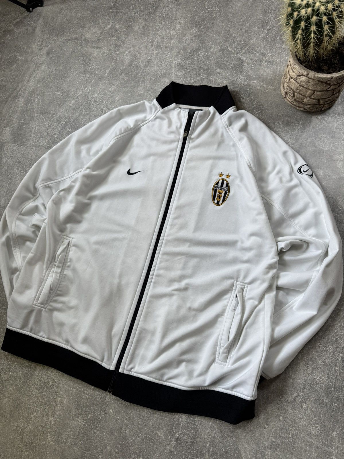 Vintage Vintage Nike Juventus Soccer Zip Light Suit Jacket Y2K Drill Size US XL / EU 56 / 4 - 4 Thumbnail
