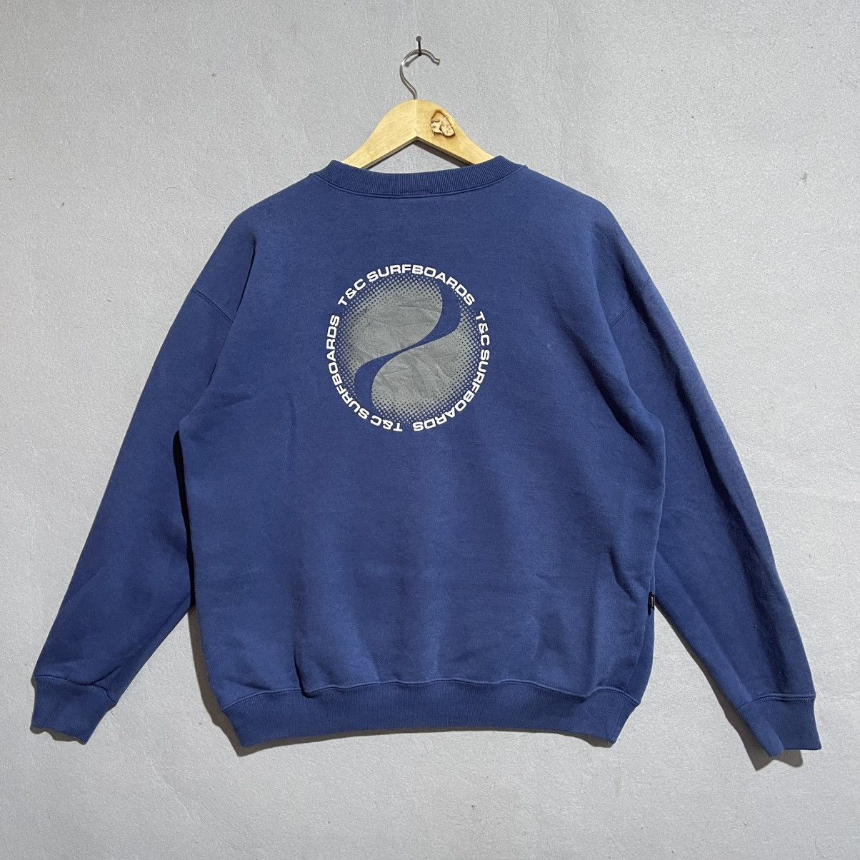Vintage Vintage Y2K T&C Surfboards Yin Yang Logo Sweatshirt Size US L / EU 52-54 / 3 - 1 Thumbnail