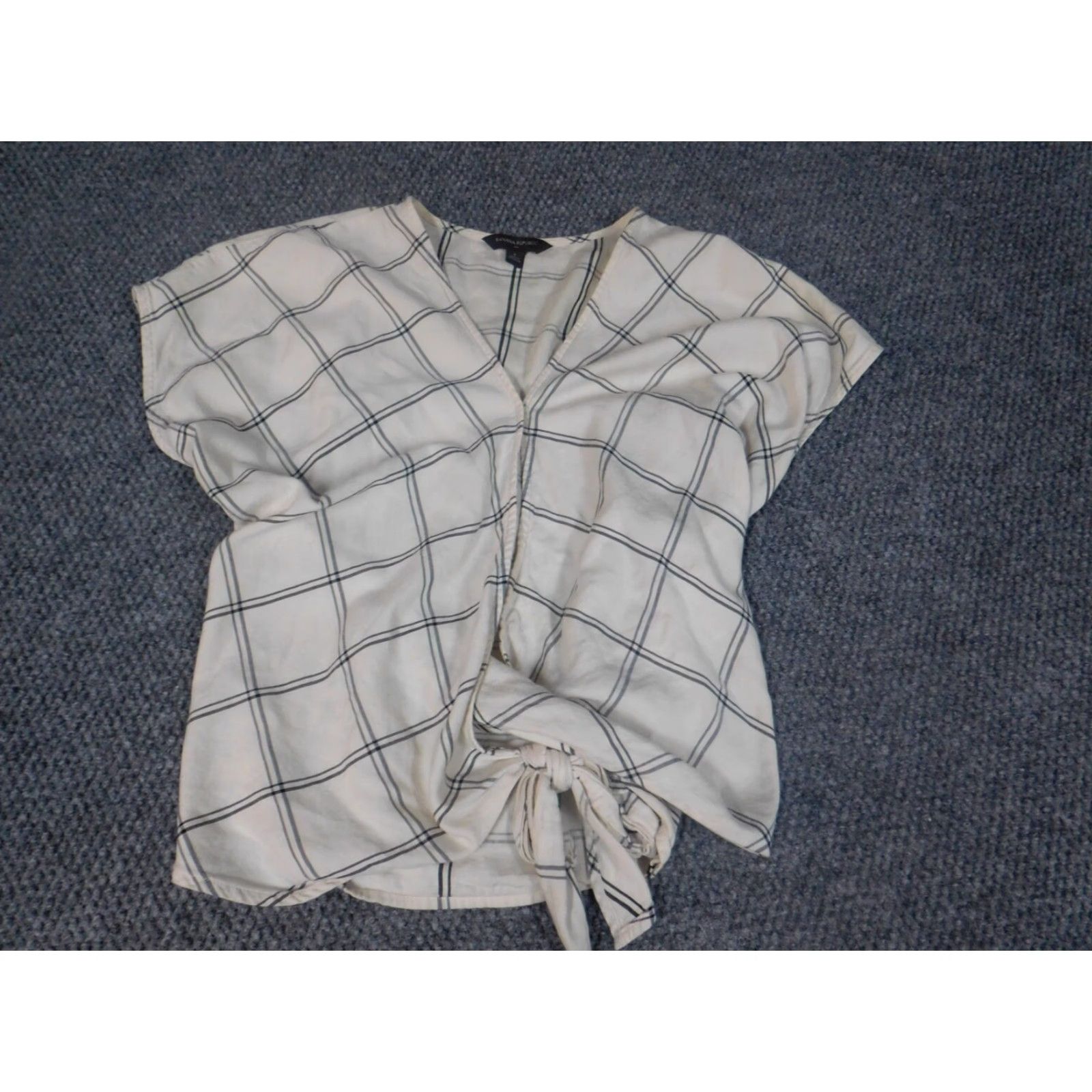 Banana Republic Banana Republic Womens Blouse Small Black beige plaid snap top classic knot Size S / US 4 / IT 40 - 2 Thumbnail