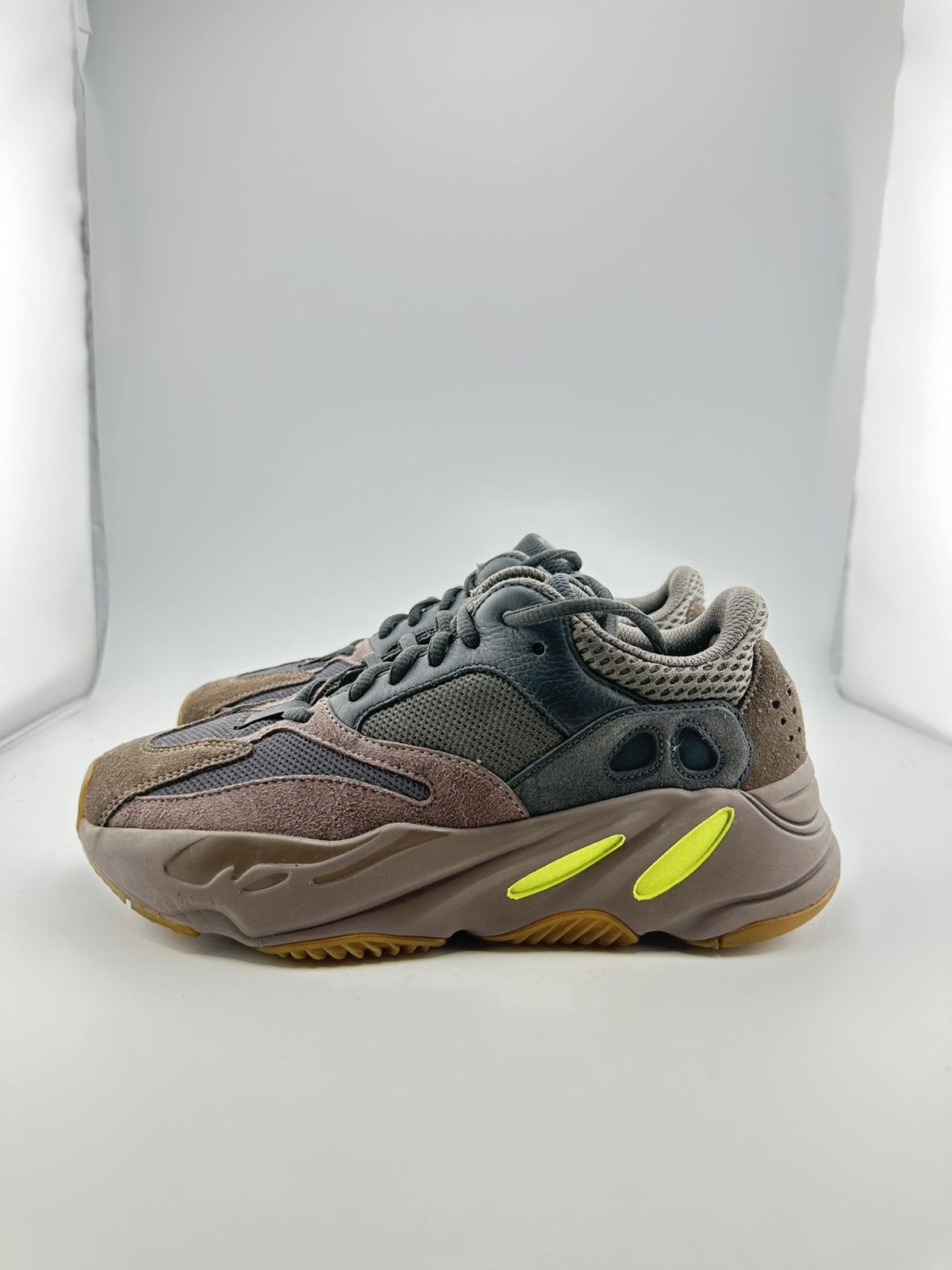 Adidas × Yeezy SAMPLE KIM K YEEZY 700 SIZE 5.5 Size US 5.5 / EU 38 - 2 Thumbnail