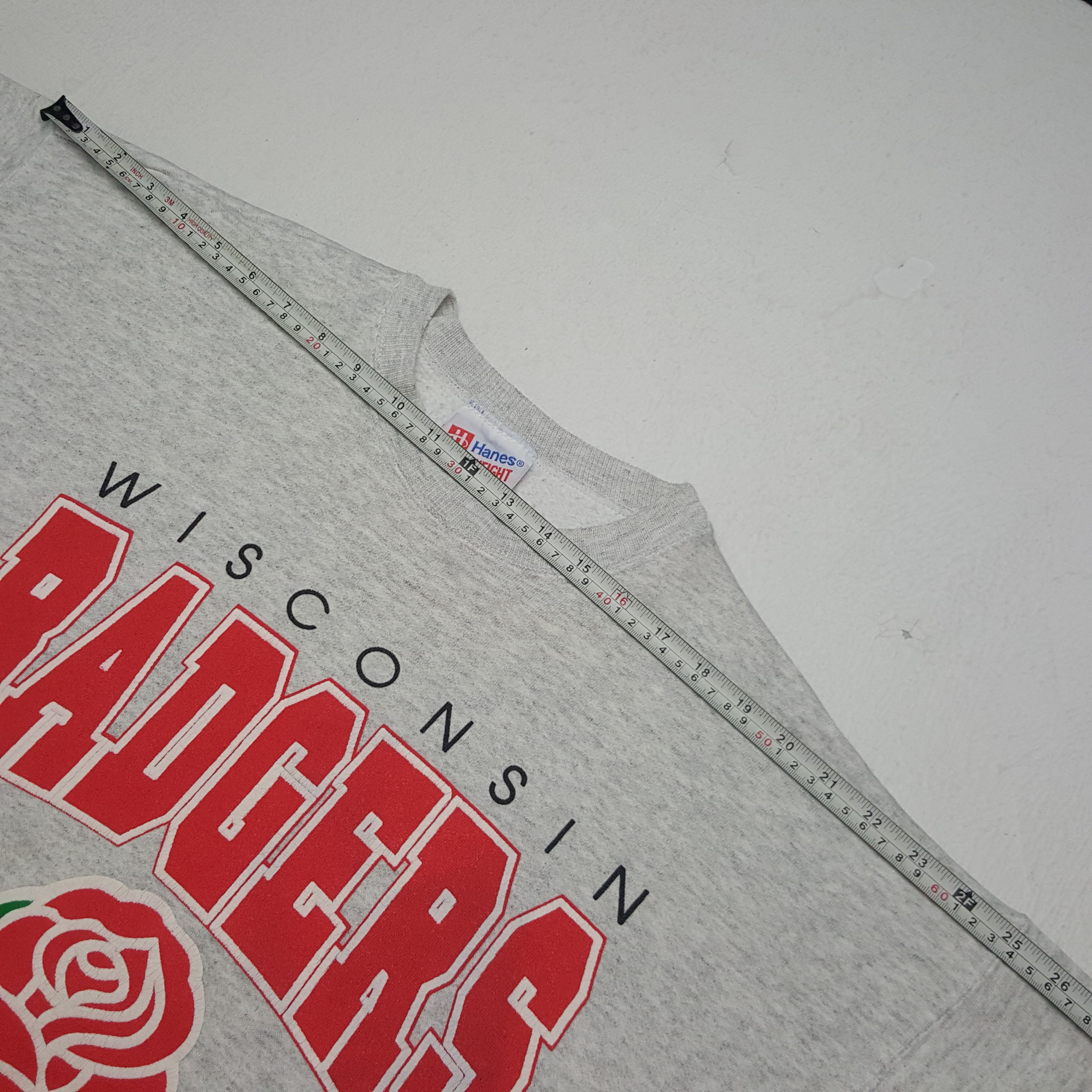 NFL × Vintage Vintage 90's Wisconsin Badgers Football Team NFL Sweatshirt Size US XL / EU 56 / 4 - 5 Thumbnail
