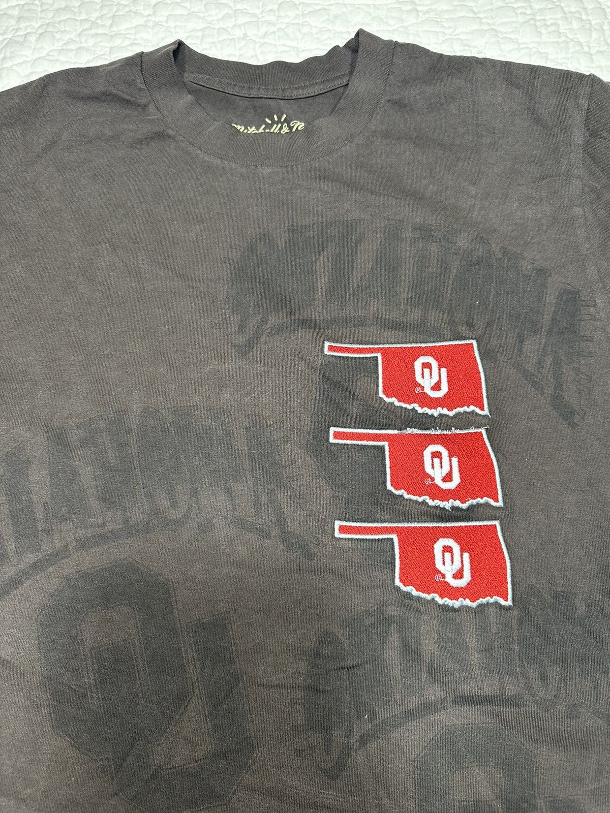 Mitchell & Ness × Travis Scott TRAVIS SCOTT OKLAHOMA COLLAB TEE/ MITCHELL AND NESS M RARE Size US M / EU 48-50 / 2 - 4 Thumbnail