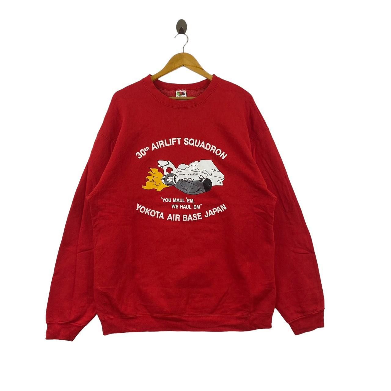 Fruit Of The Loom Vintage AIRLIFT SQUADRON Yokota Air Base Japan Sweatshirt Size US XL / EU 56 / 4 - 1 Thumbnail