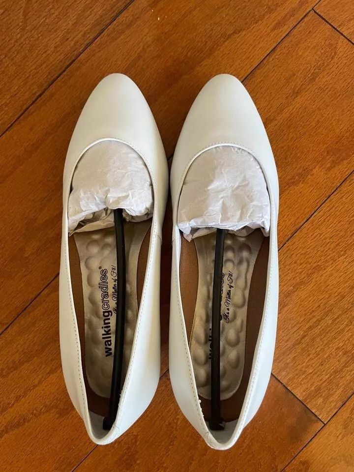 Other Walking Cradles Heidi White Leather pump Size 9.5 Wide Size US 9.5 / IT 39.5 - 8 Thumbnail