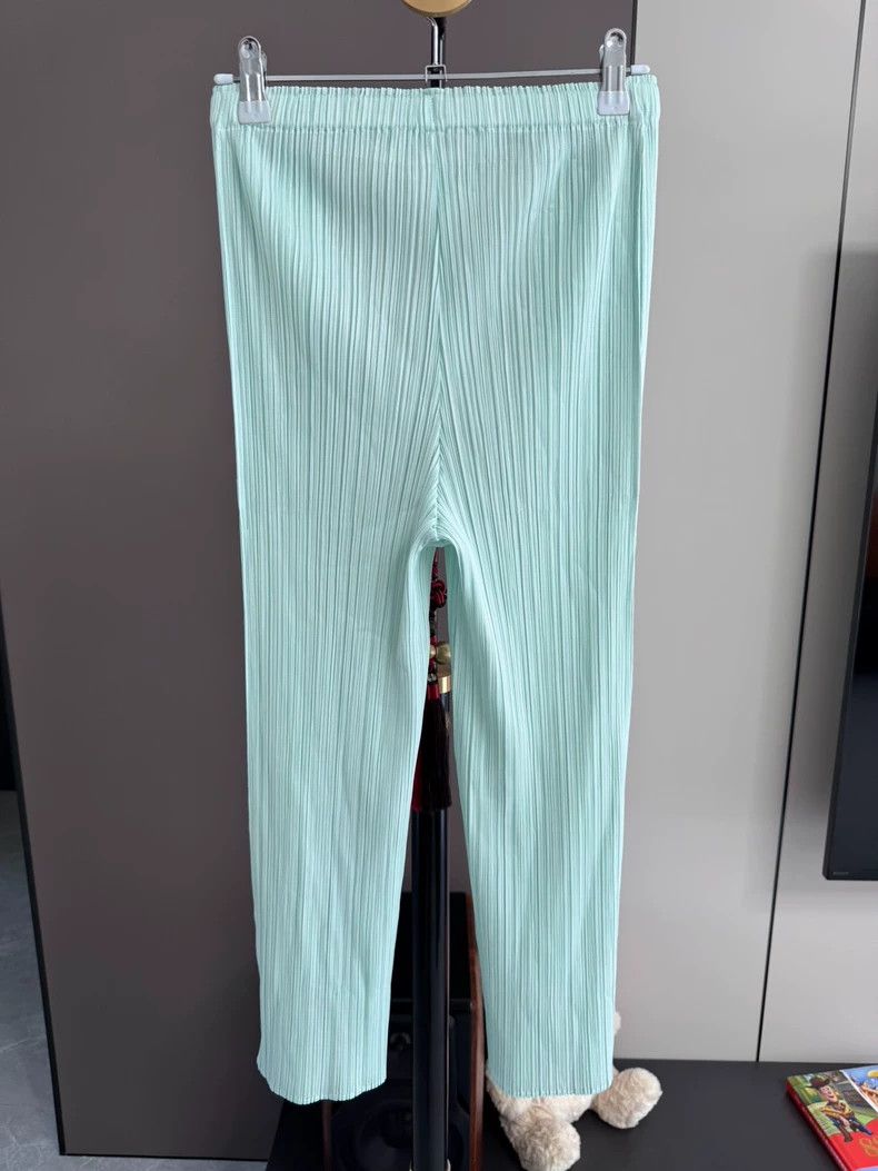 Issey Miyake Issey Miyake size:4 Peppermint green side-slit small strai Size 23" - 2 Thumbnail