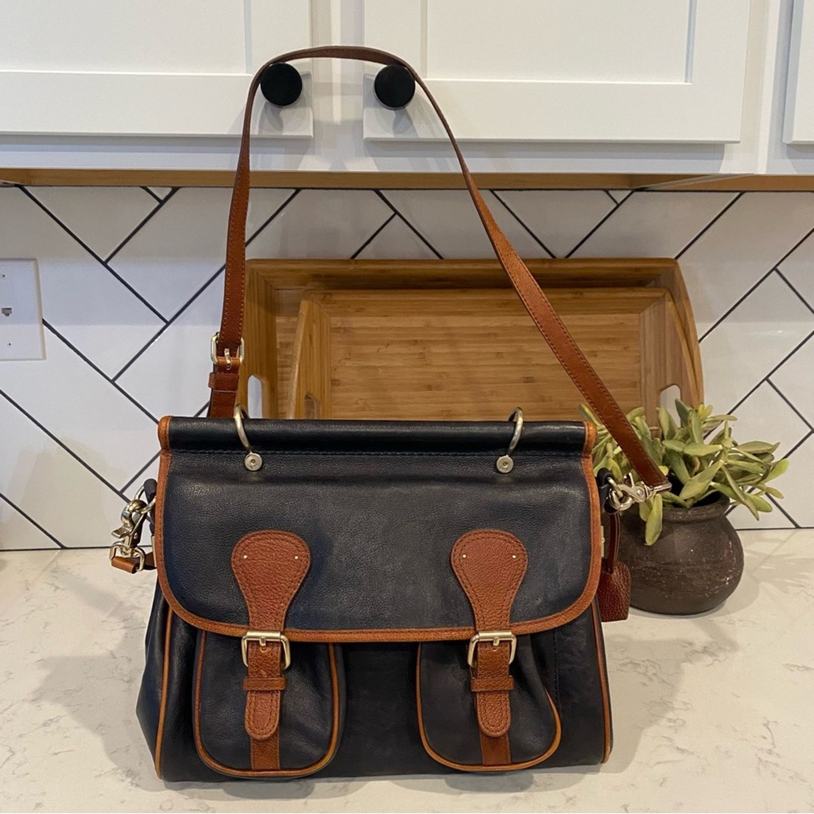 Anthropologie Schuler & Sons Philadelphia leather works Messenger bag Size ONE SIZE - 1 Thumbnail