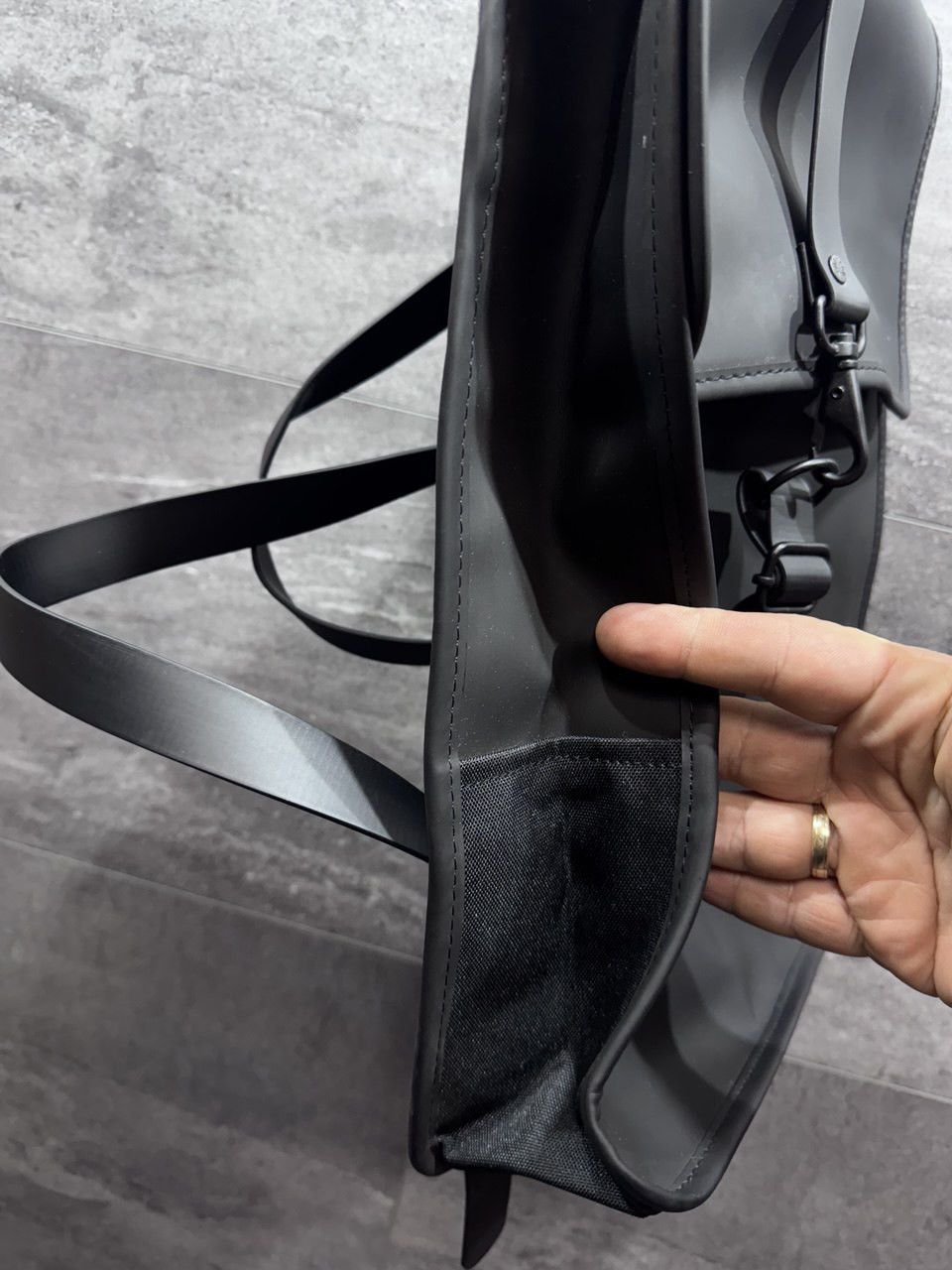 Rains Rains Backpack Black Unisex Size ONE SIZE - 4 Thumbnail