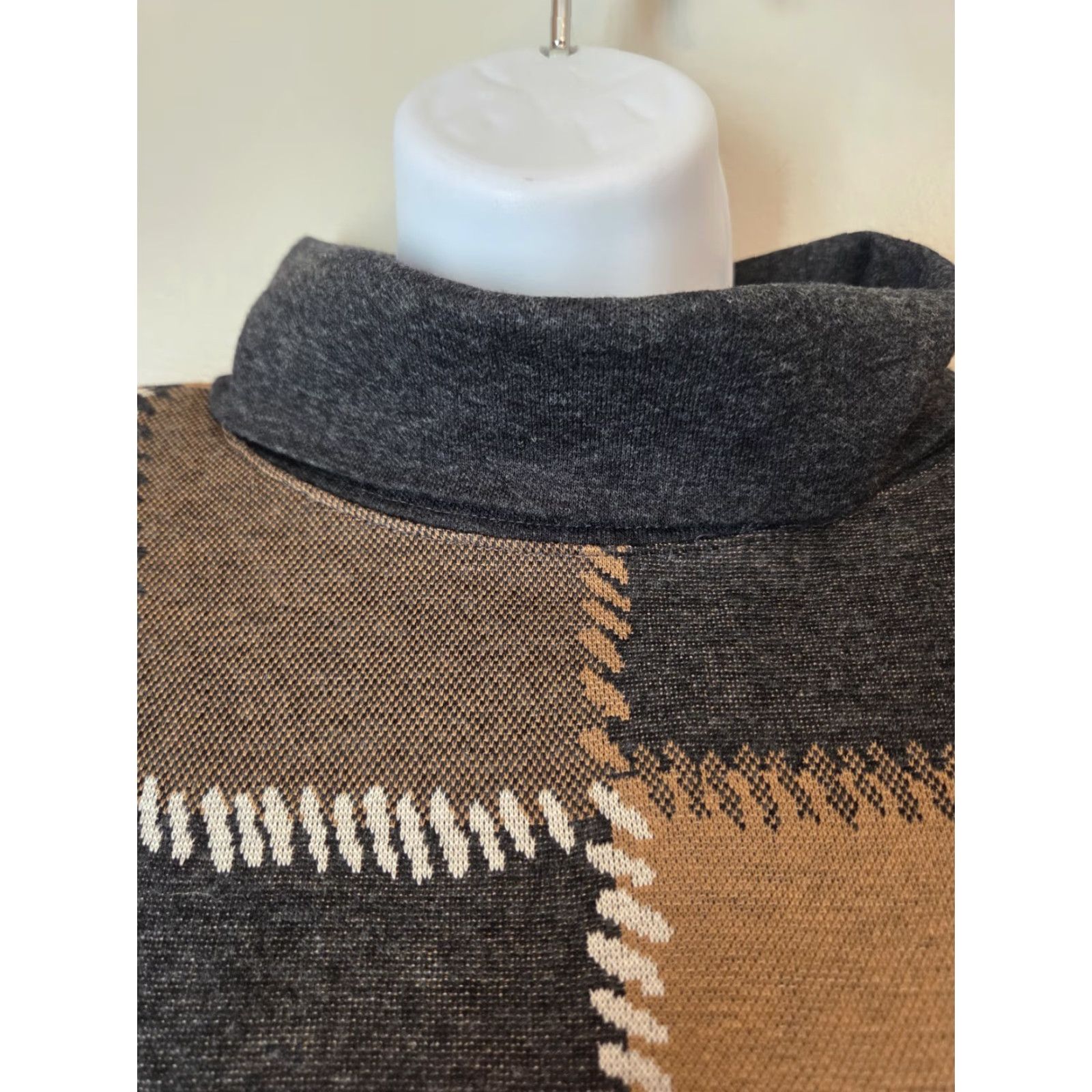 Vintage VINTAGE Cathy Daniels Patchwork Knit Turtleneck Sweater Size S Women Brown White Gray 90s Shoulder Pads Pullover Knit Casual Womens Size S / US 4 / IT 40 - 2 Thumbnail