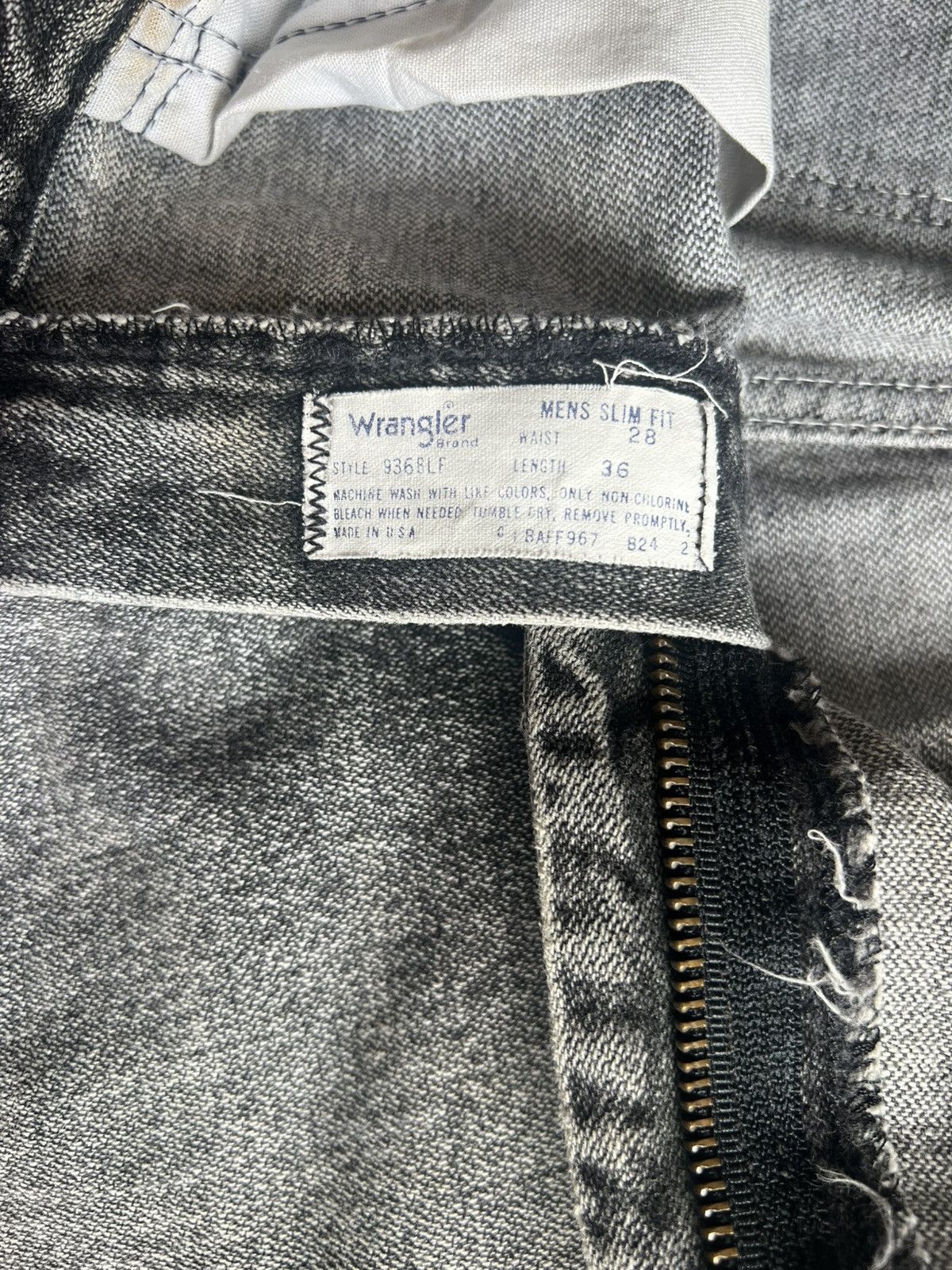Wrangler VINTAGE WRANGLER GALACTIC WASH DISTRESSED DENIM JEANS Size US 28 / EU 44 - 15 Thumbnail