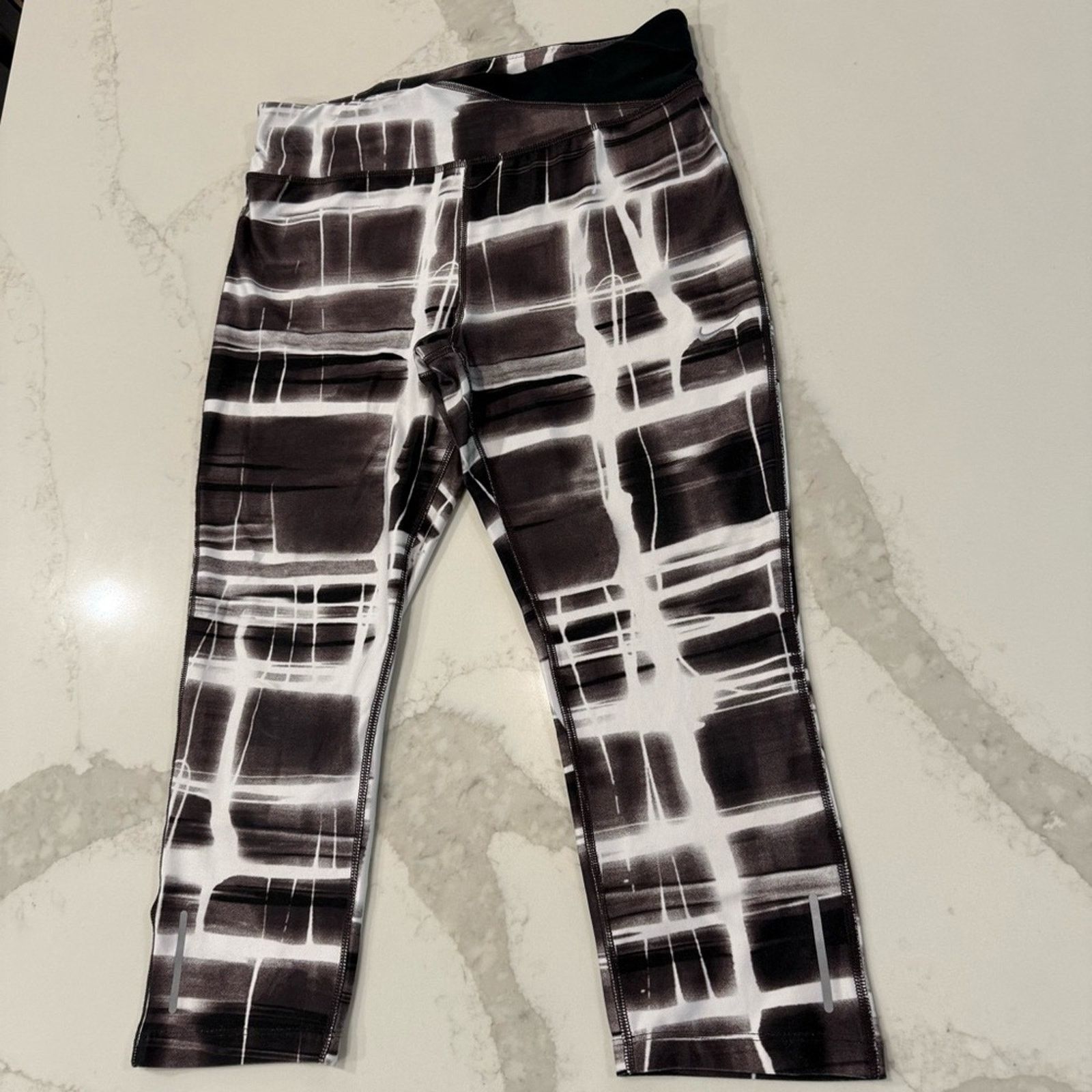 Nike Nike DriFit Running Athletic Crop Leggings Womens Medium Size 30" / US 8 / IT 44 - 2 Thumbnail