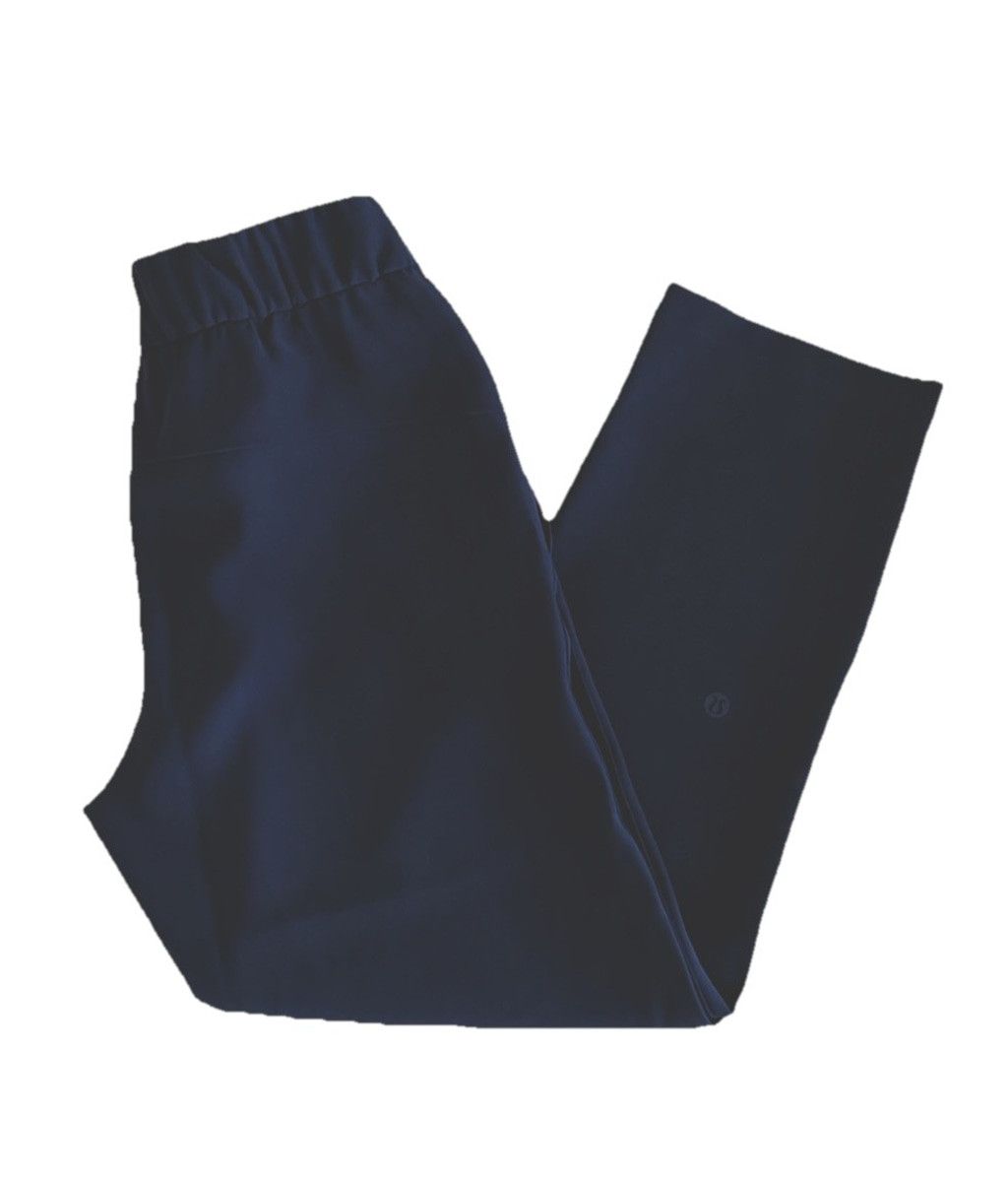 Lululemon LULULEMON ON THE FLY CROPPED PANT 23”NAVY BLUE COLOR SIZE 2 Size 26" / US 2 / IT 38 - 1 Thumbnail