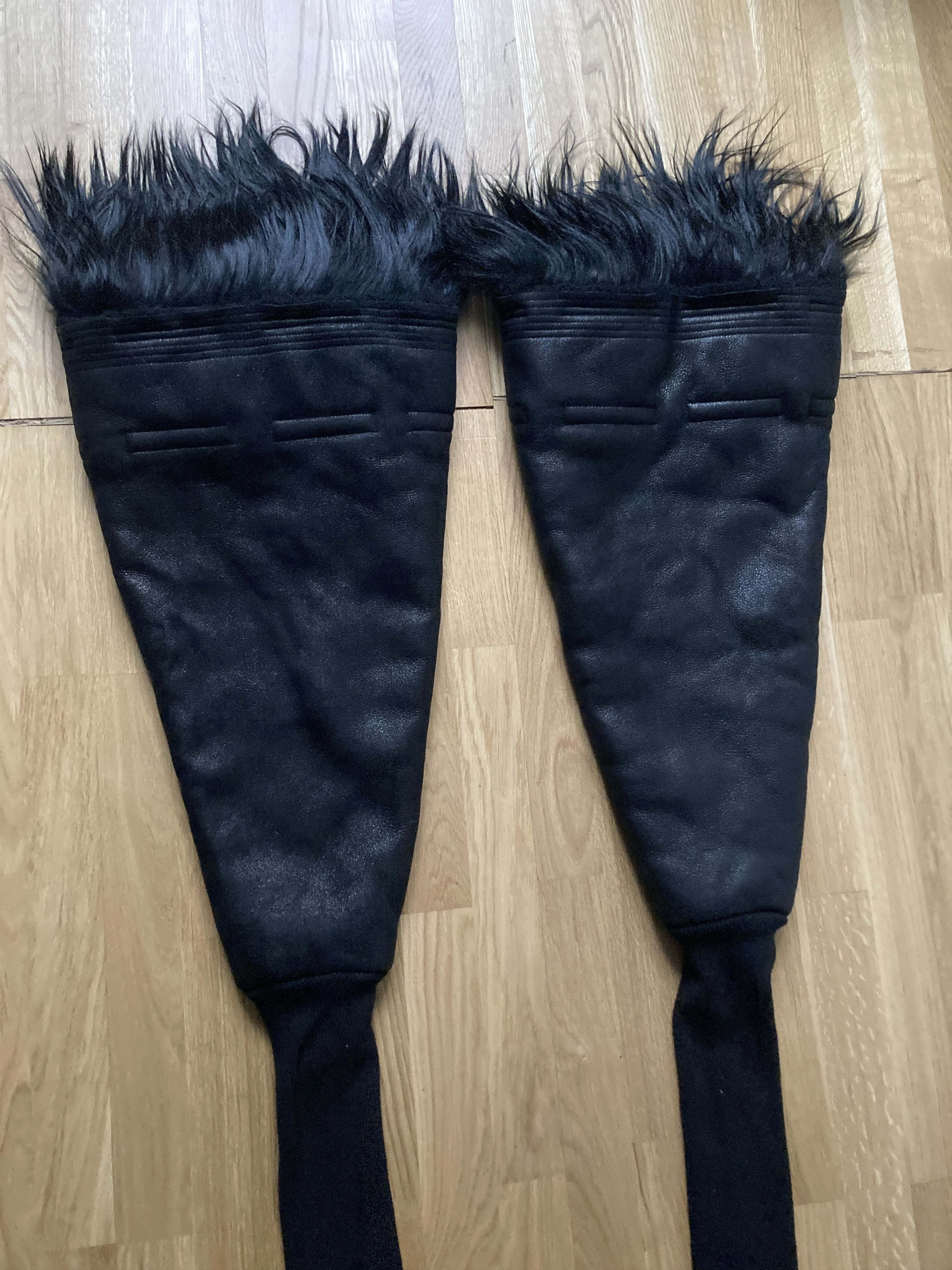 Rick Owens F/W 22 “STROBE” Shearling Leather Goat Hair Gauntlets Size ONE SIZE - 12 Thumbnail