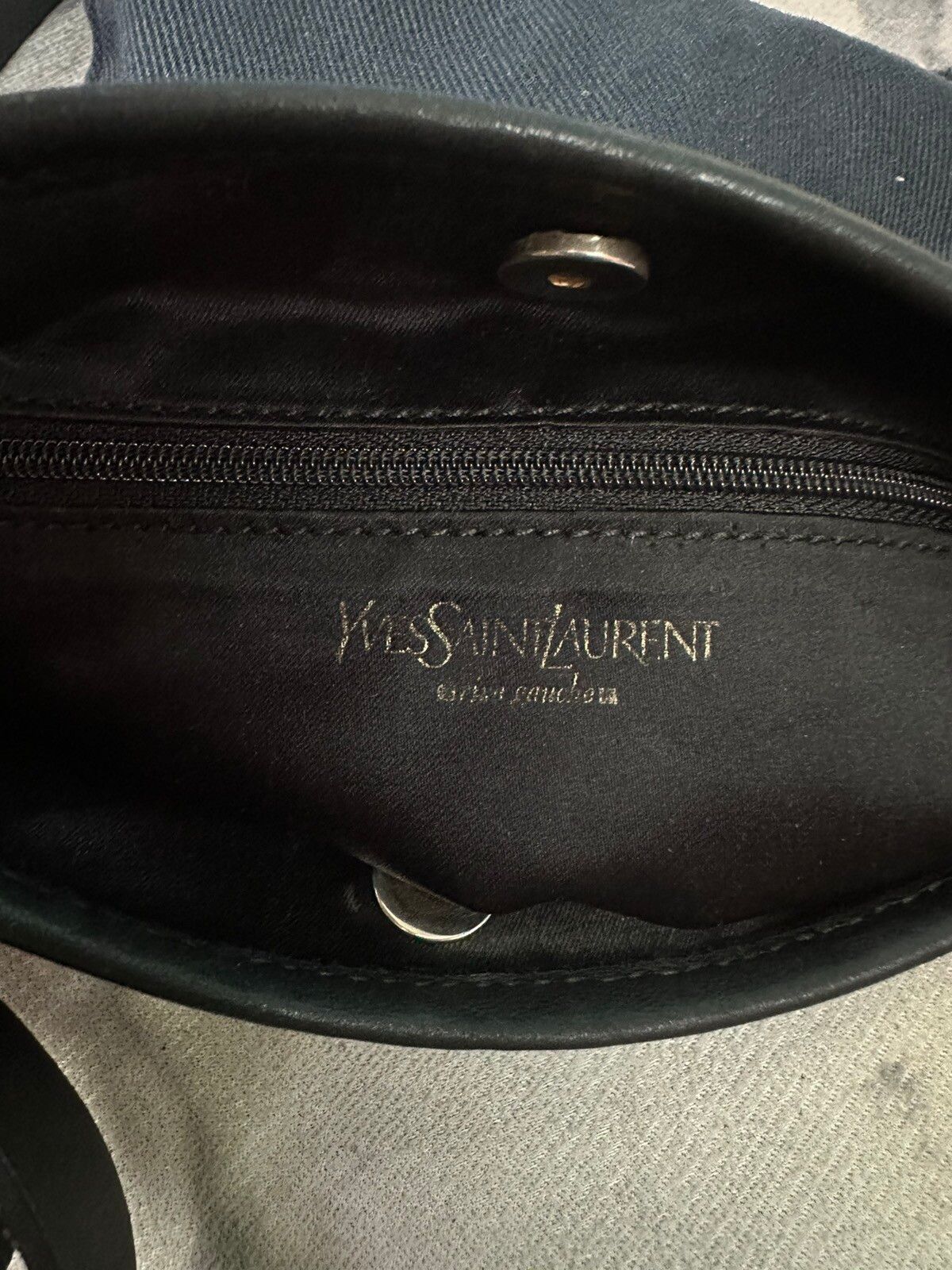 Yves Saint Laurent AUTHENTIC YVES SAINT LAURENT CROSSBODY BAG Size ONE SIZE - 9 Thumbnail
