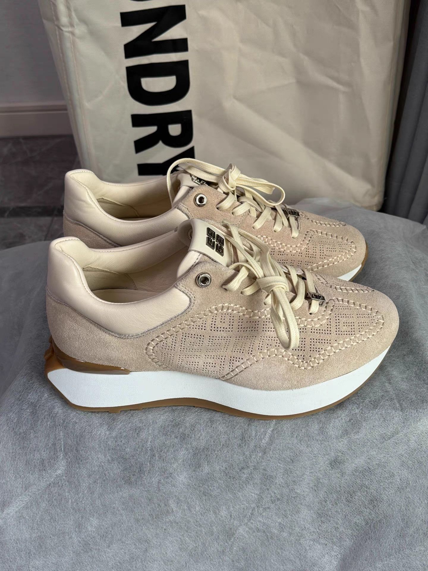 Givenchy GIVENCHY Suede Runner Sneakers K6 Size US 7.5 / EU 40-41 - 3 Thumbnail