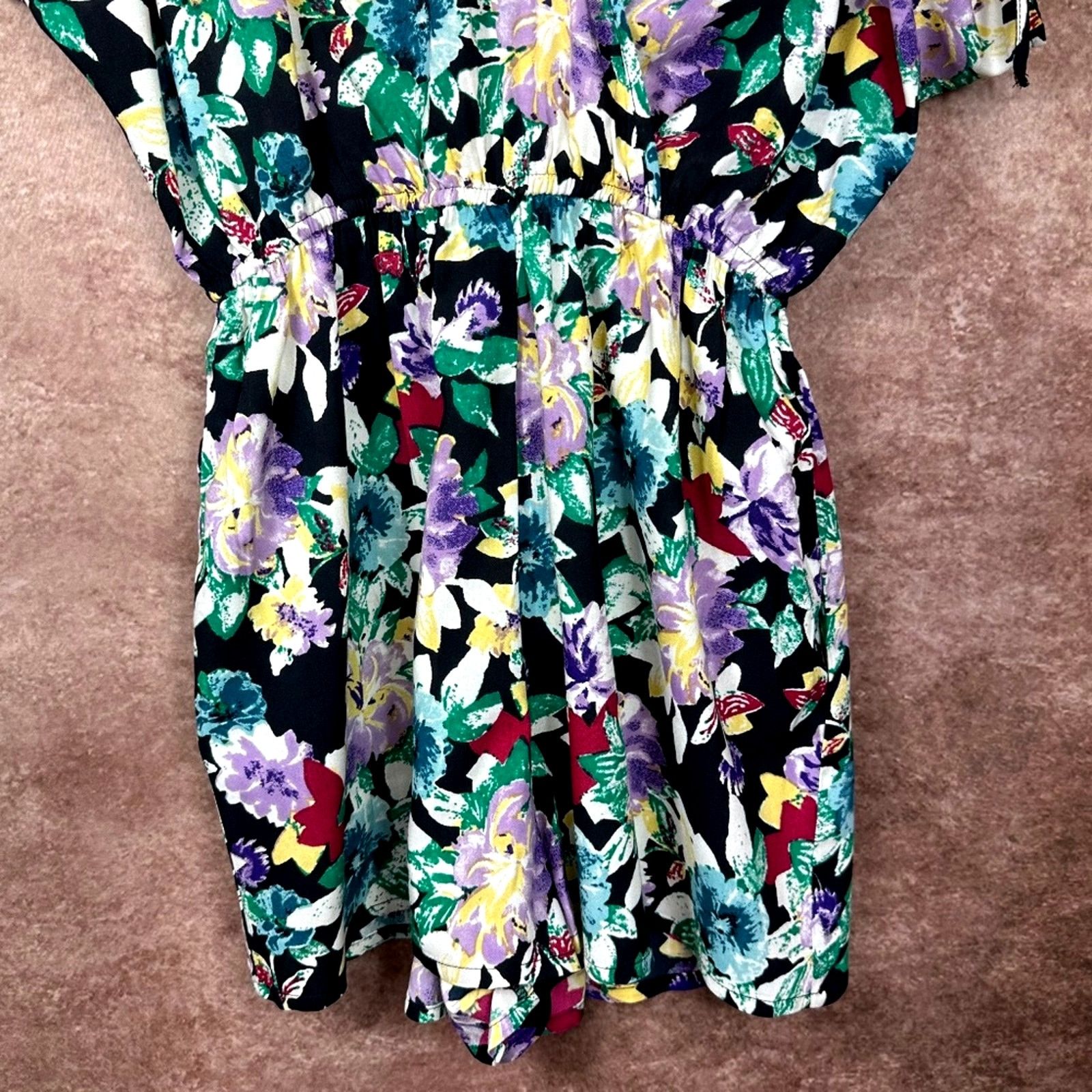 Other Band of Gypsies Sapphire Trends Floral Romper Black/Multi S Size 28" / US 6 / IT 42 - 5 Thumbnail