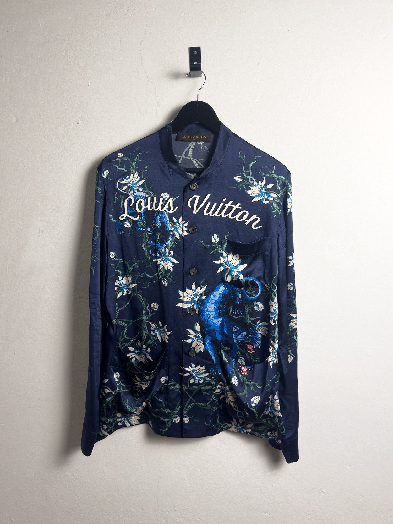 Louis Vuitton Louis Vuitton SS16 Panther Silk Pyjama Shirt Size US S / EU 44-46 / 1 - 1 Thumbnail