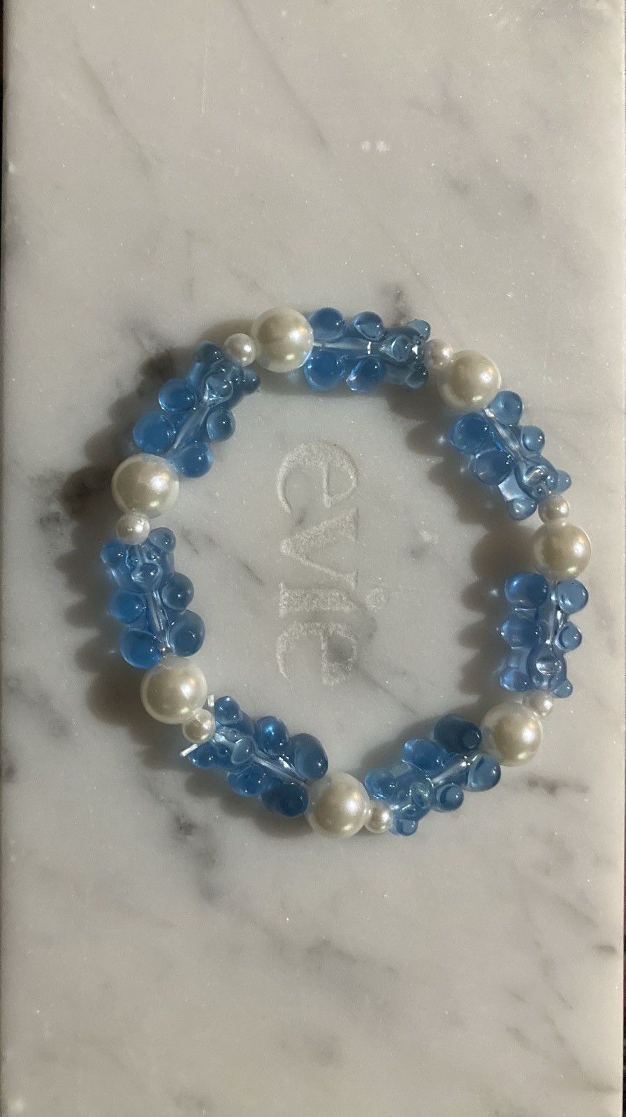 Other Blue gummy bear and pearl beaded bracelet Size ONE SIZE - 1 Preview