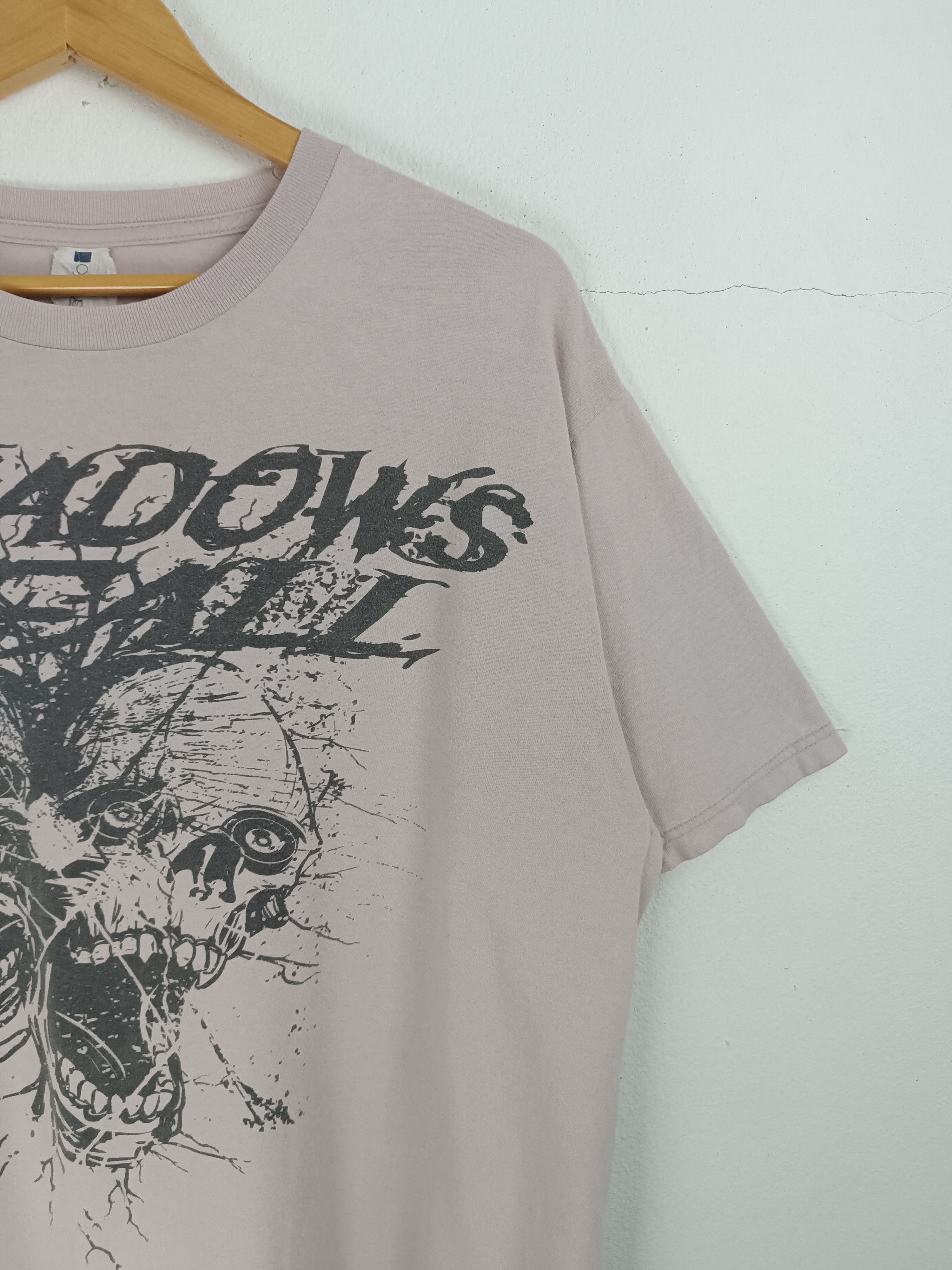 Band Tees VINTAGE Y2K SHADOWS FALL TEE killswitch unearth hatebreed Size US L / EU 52-54 / 3 - 6 Thumbnail