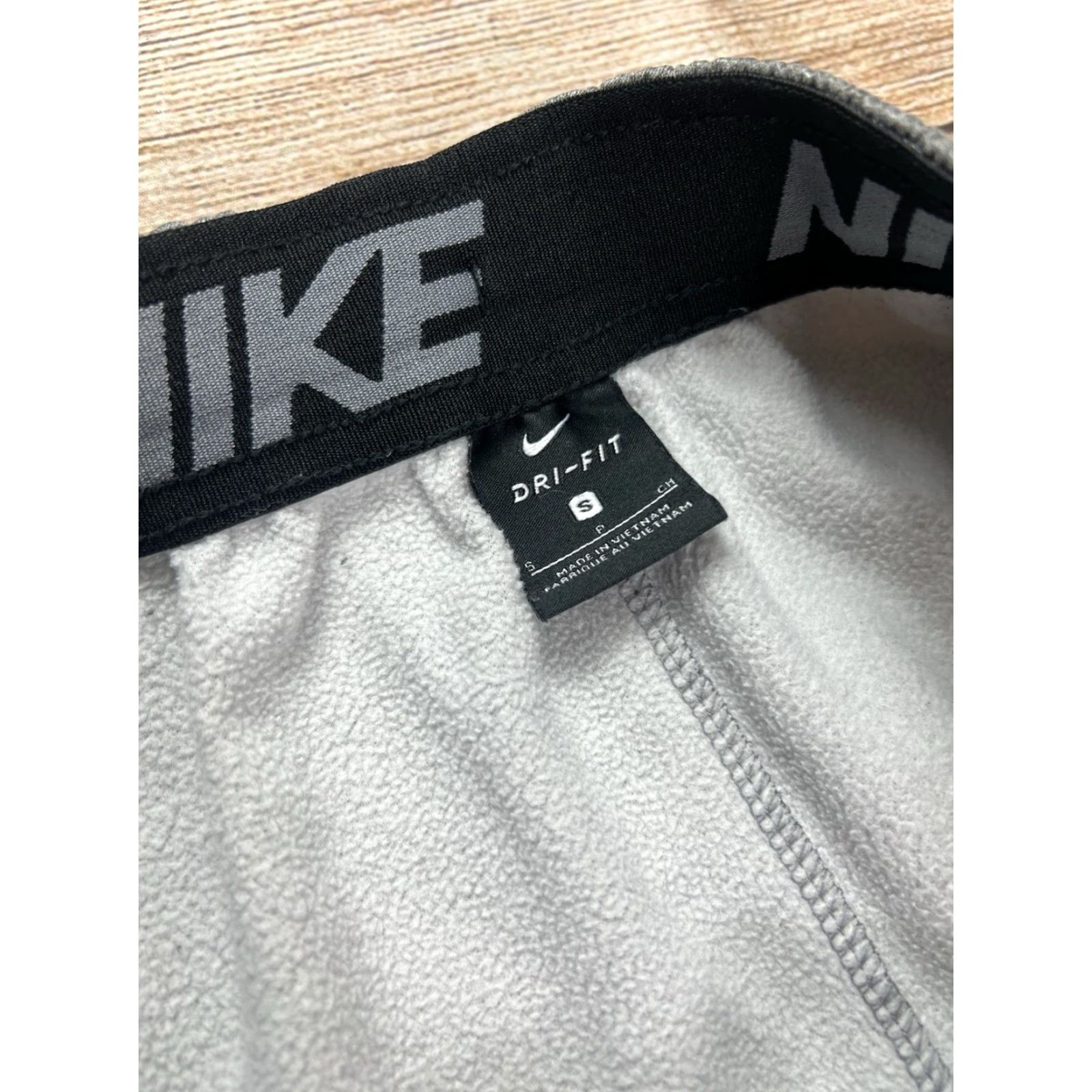 Nike Nike Mens Dri Fit Grey Sweatpants Size Small User: Mens Nike Dri Fit Grey Sweatpants Size Small Size US 29 - 4 Thumbnail