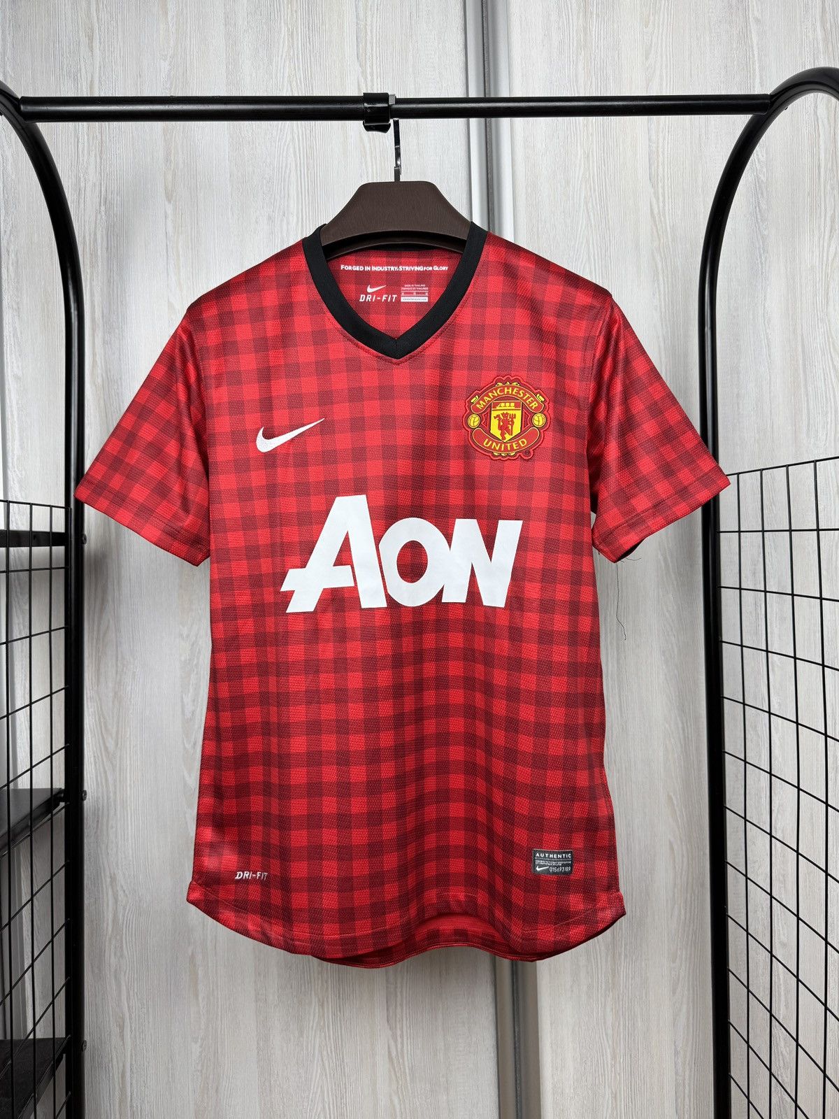 Vintage Manchester United 2012 2013 #15 Vidic home soccer jersey Size US M / EU 48-50 / 2 - 1 Thumbnail