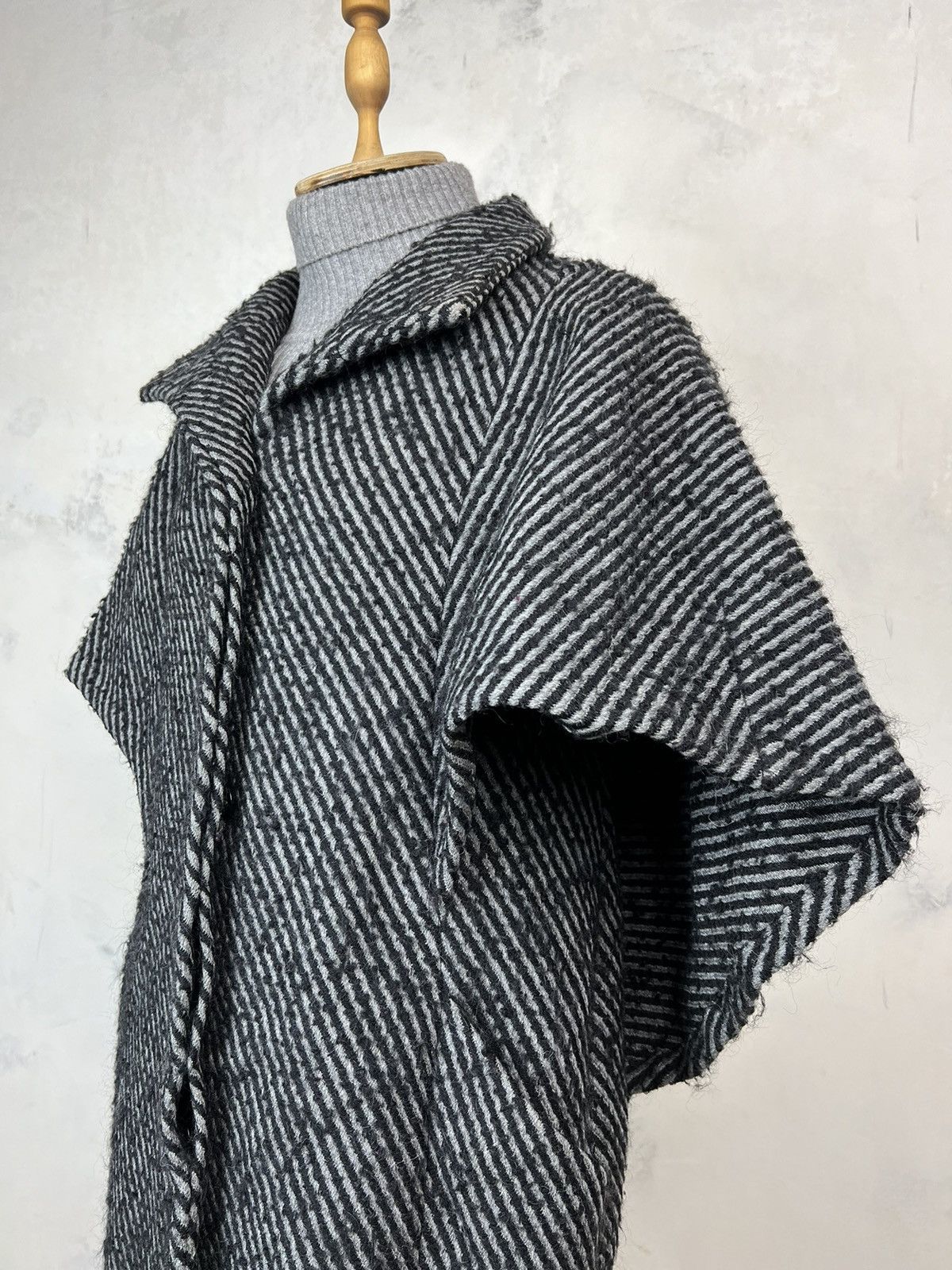 MAX&Co. Max Mara Wool Poncho Jacket Size USA 4 UK 8 Size S / US 4 / IT 40 - 2 Thumbnail