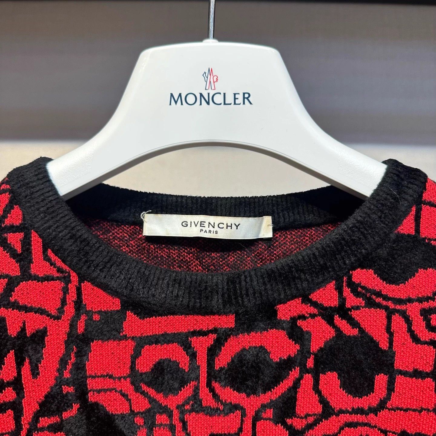 Givenchy Givenchy Red Logo Pattern Sweater M Size US M / EU 48-50 / 2 - 2 Thumbnail