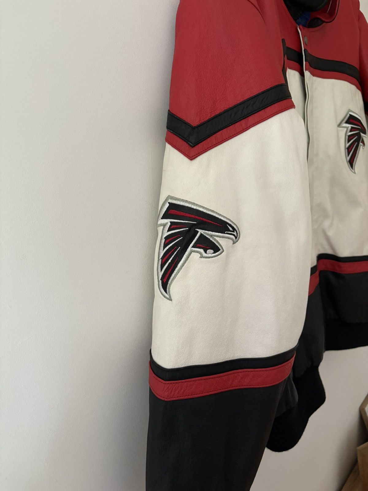 JH Design × Jeff Hamilton × NFL Jeff Hamilton x NFL Atlanta Falcons Leather Jacket – NEW Size US XL / EU 56 / 4 - 5 Thumbnail
