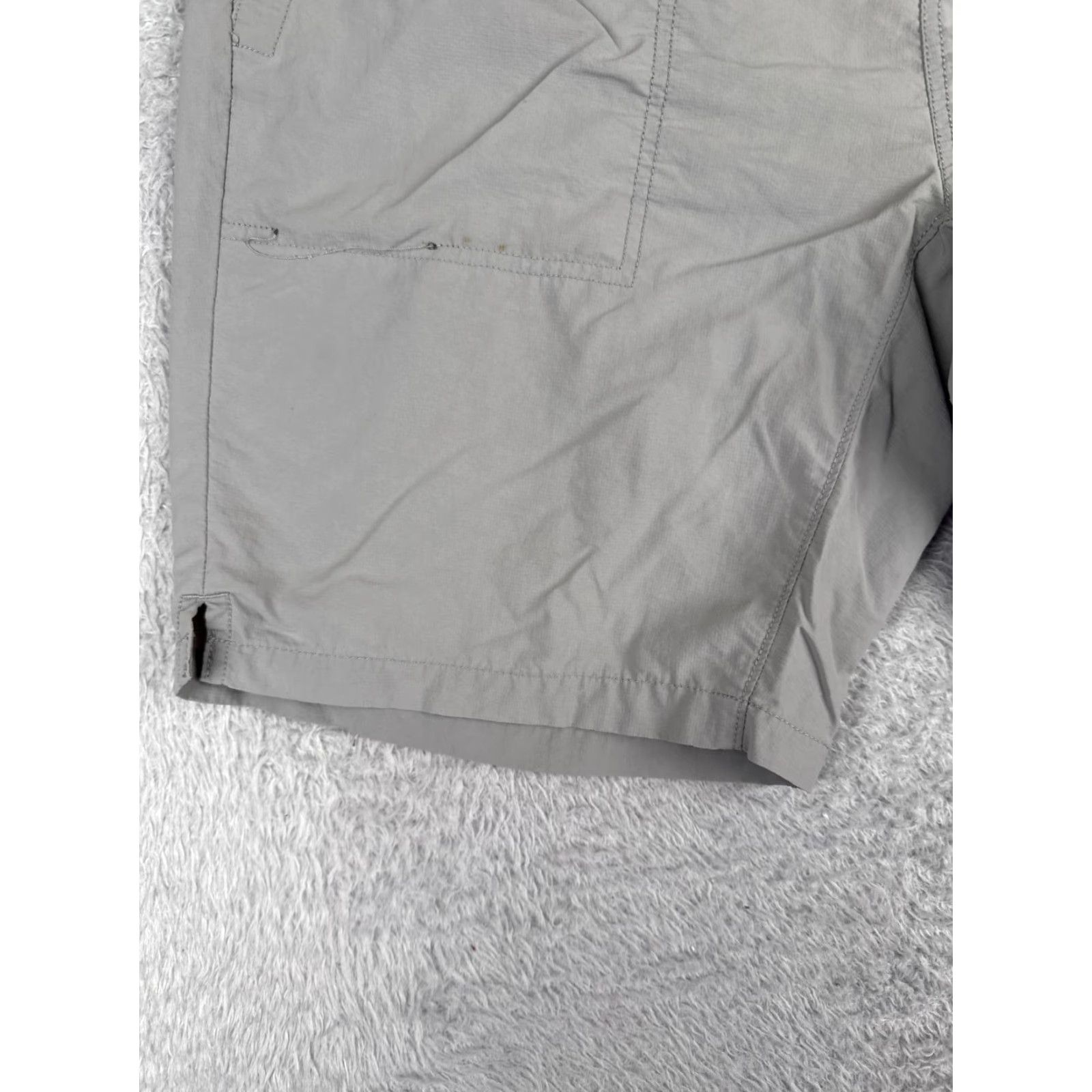 The North Face The North Face Shorts Mens Large Gray Elastic Waist Polyester Short Regular 36x10 Gray The North Face Mens Shorts — Size US 33 - 3 Thumbnail