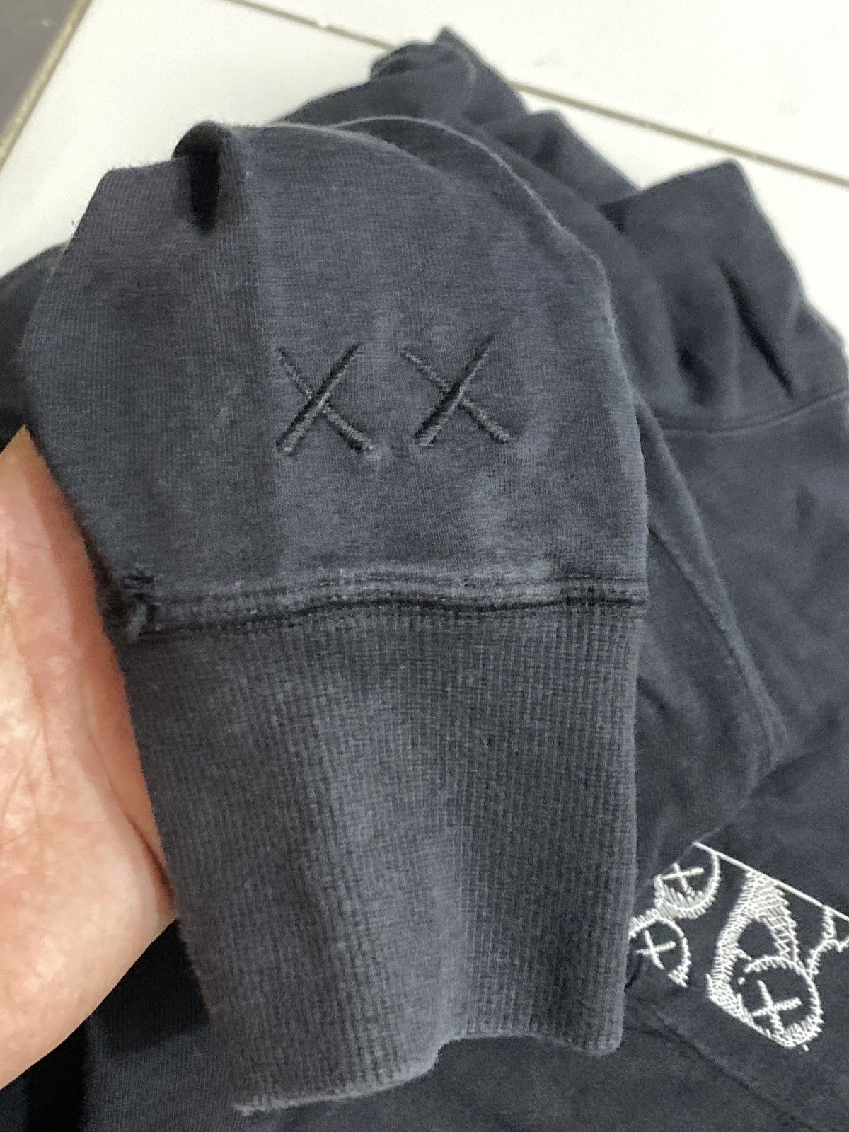 Kaws × Uniqlo KAWS X UNIQLO X SESAME STREET SWEATSHIRT Size US S / EU 44-46 / 1 - 8 Thumbnail