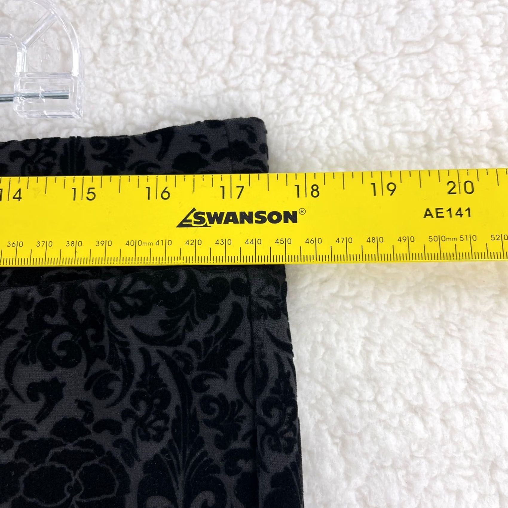 NYDJ NYDJ Petites Black Primrose Flocking Skinny Pants 12P Women Pull On Slim Leg City Hippie Hipster Preppy 90s? Size 34" / US 12 / IT 48 - 5 Thumbnail
