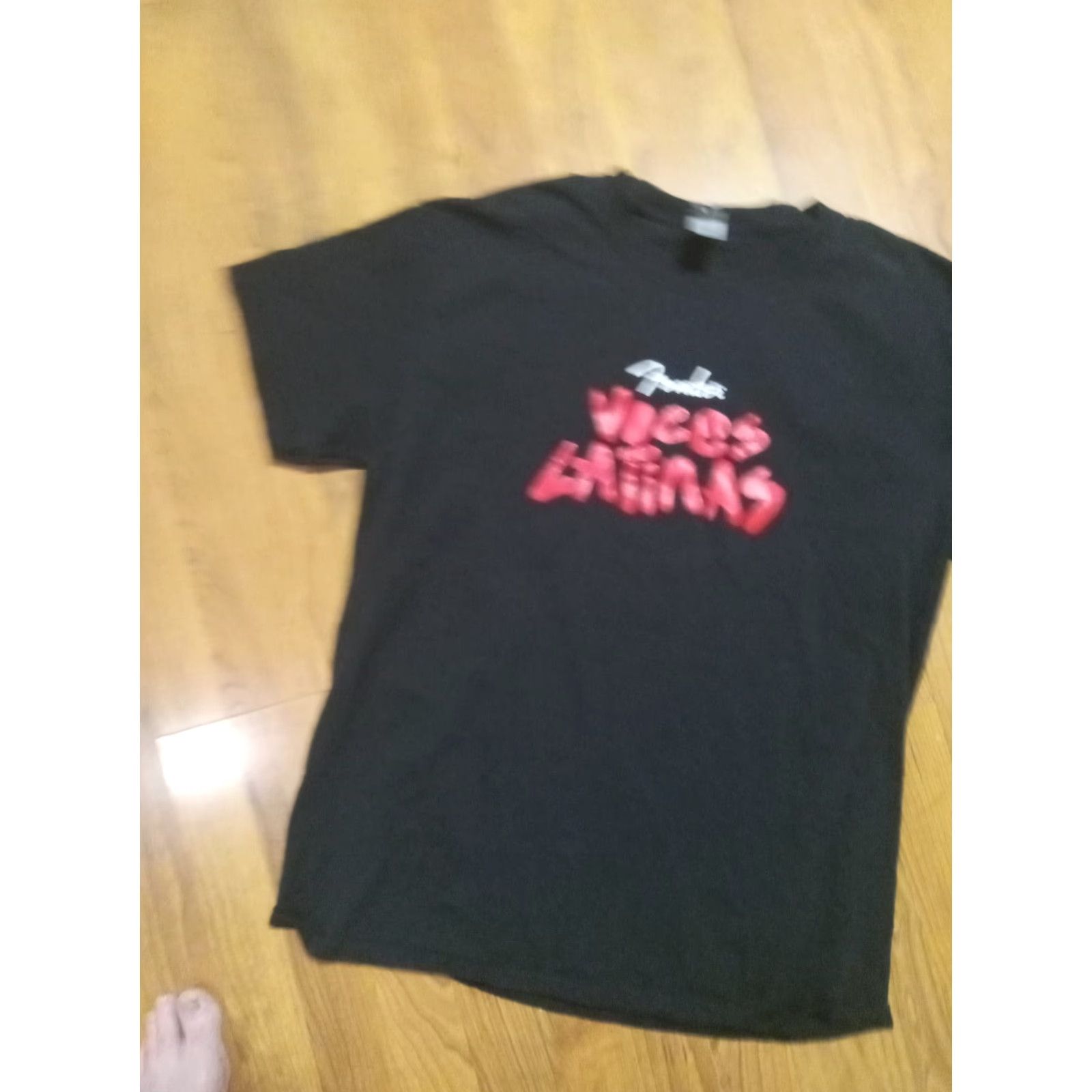 Gildan Fender Voces Latina T-Shirt Mens Shirt 42 Chest Red Font Black Heavy Cotton Short Sleeve Crew Neck Size US XL / EU 56 / 4 - 5 Thumbnail