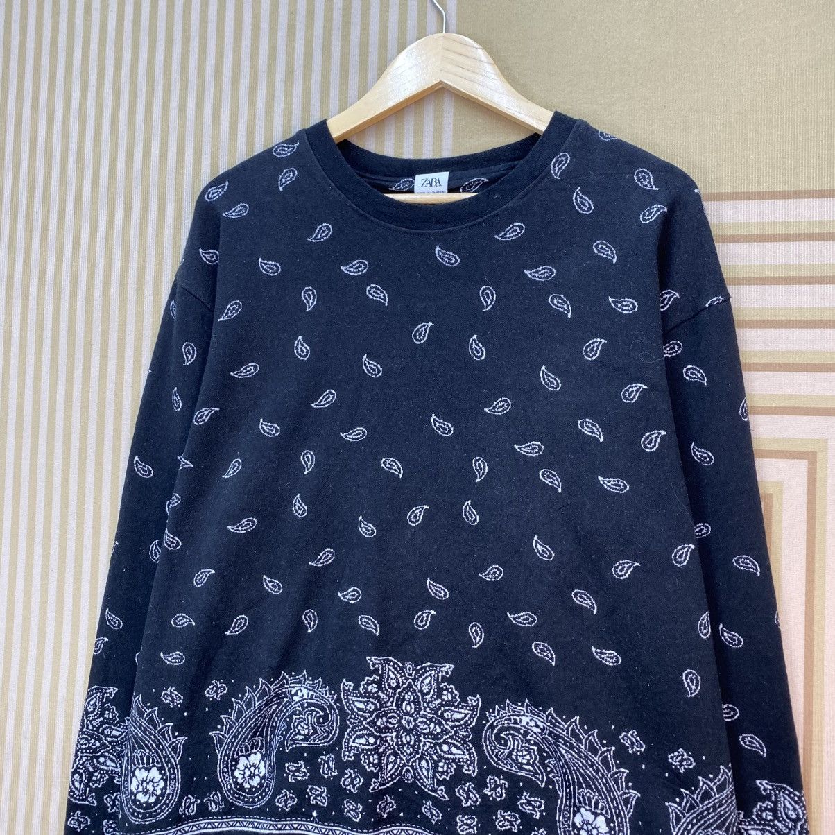 Zara 🫶 Zara crewneck sweatshirt paisley bandanna printed P Size M / US 6-8 / IT 42-44 - 3 Thumbnail