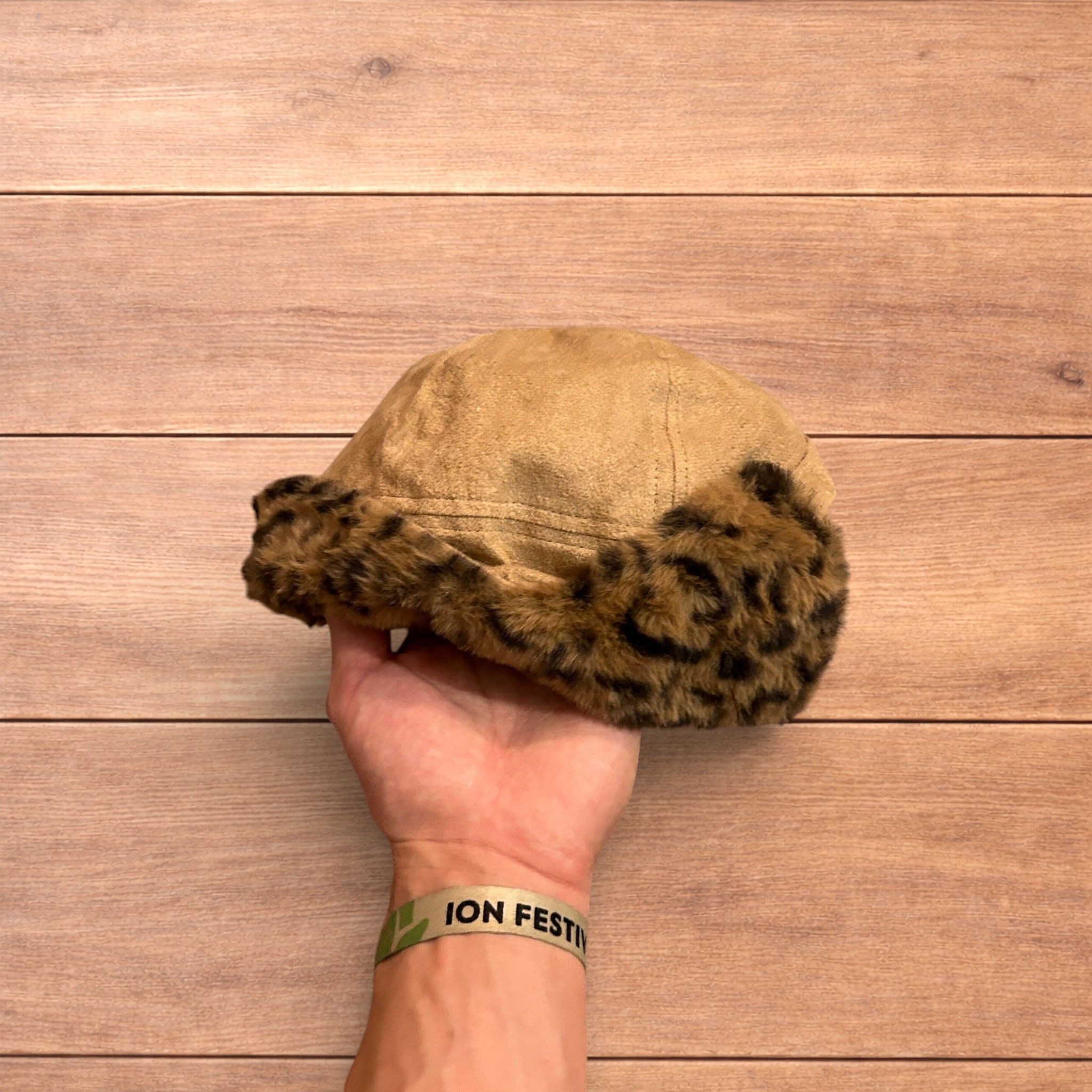 Japanese Brand Reversible trapper Russian ear flap hat in leopard print. Size ONE SIZE - 2 Thumbnail