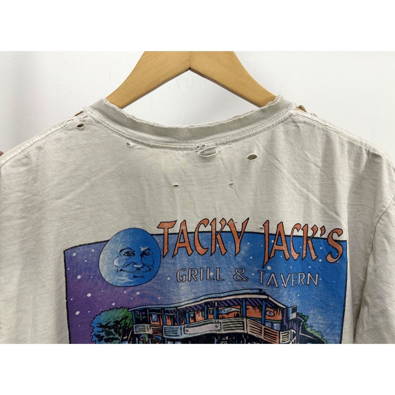 Gildan VTG Tacky Jack's Tavern AL Worn Thrashed Distressed Cotton T-Shirt M Shirt Mens White 90s Grunge Bar Seafood Distressed Mens Size US M / EU 48-50 / 2 - 7 Thumbnail