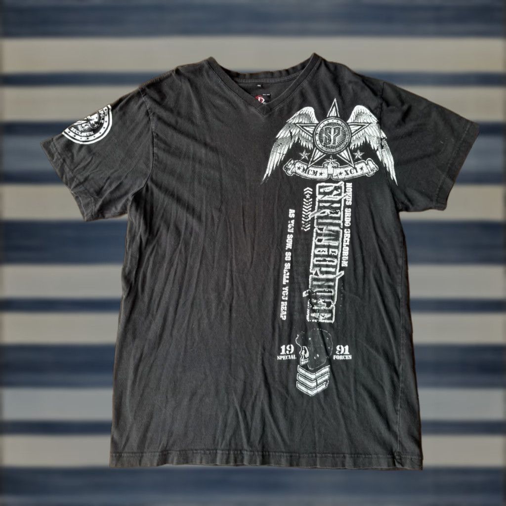 Southpole VINTAGE Southpole T-Shirt 2XL Black Short Sleeve V-Neck Graphic Print Wings 90s Retro Mens Size US XXL / EU 58 / 5 - 1 Thumbnail