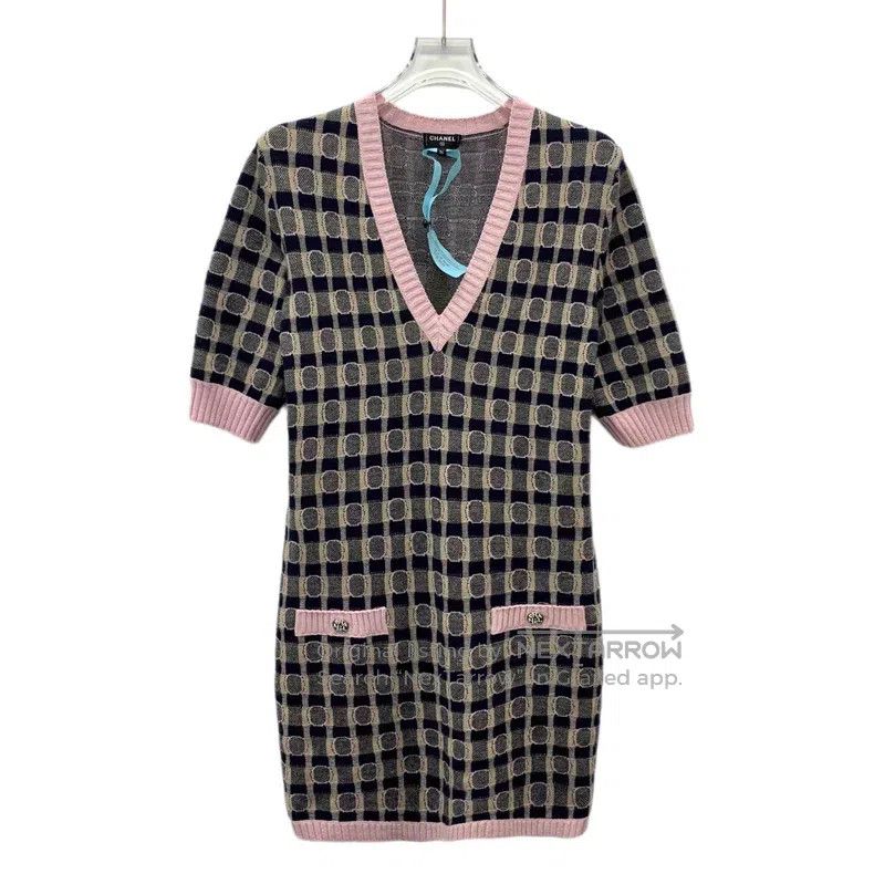 Chanel Chanel 21B Colour-blocked plaid cashmere V-neck short-slee Size XS / US 0-2 / IT 36-38 - 1 Thumbnail