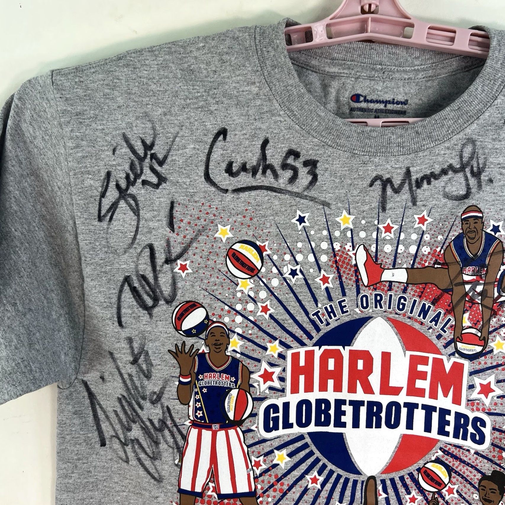 Champion Harlem Globetrotters World Tour 2019 Signed T-Shirt Men's M Champion Gray Graphic Print Hip Hop Sports Size US M / EU 48-50 / 2 - 3 Thumbnail