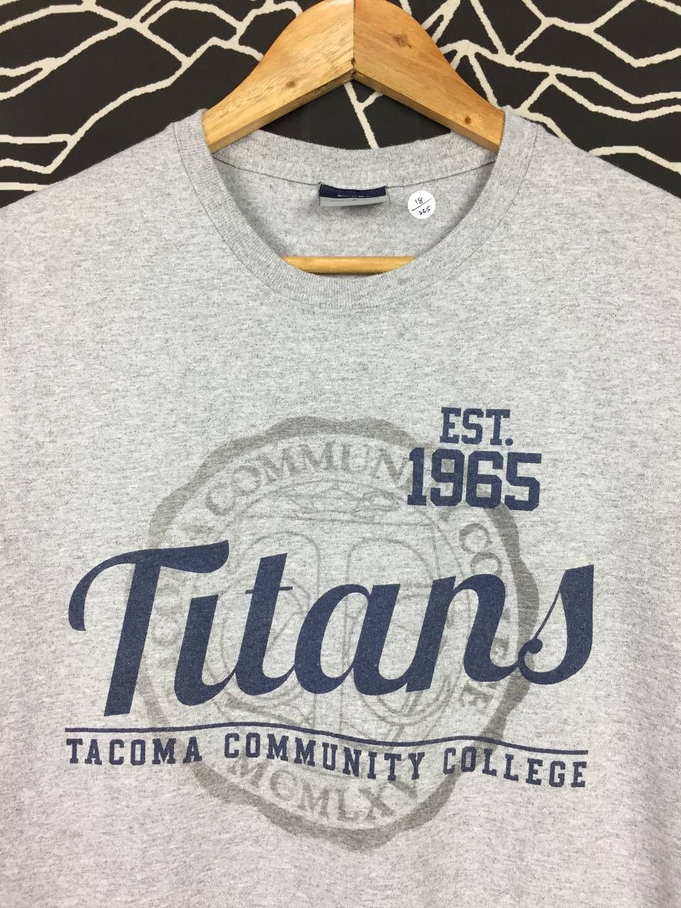 Vintage MV Sport Titans Tacoma Community College Spell Out Logo Tee Size US S / EU 44-46 / 1 - 3 Thumbnail