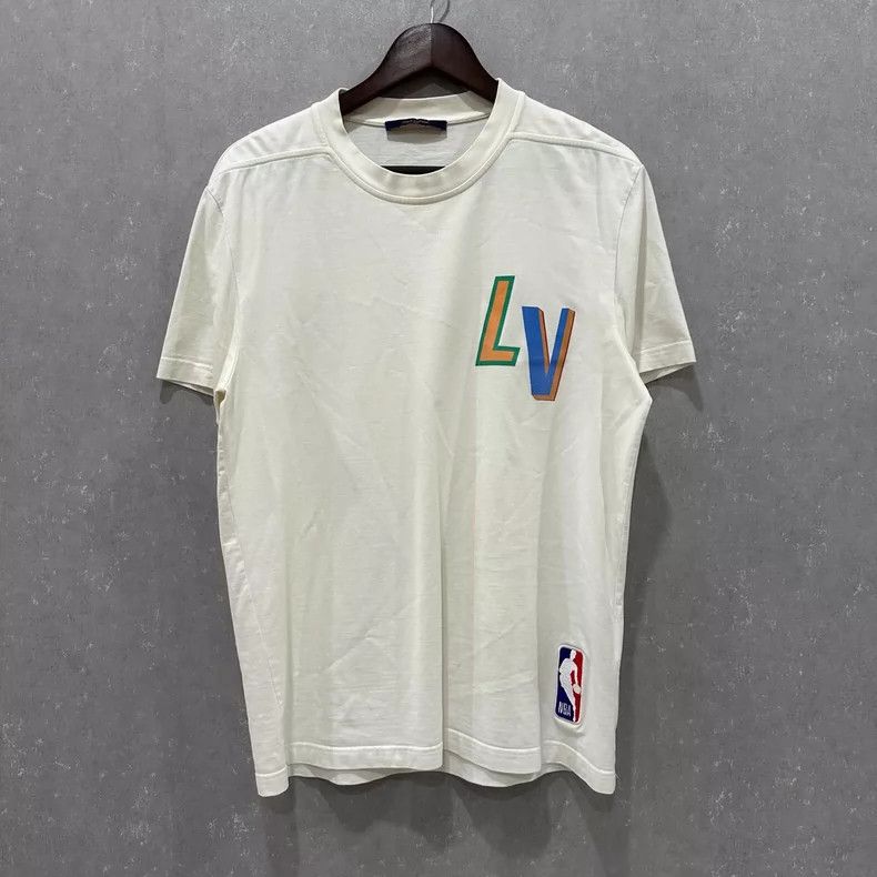 Louis Vuitton Louis Vuitton NBA Logo Short Sleeve T-Shirt Size US M / EU 48-50 / 2 - 1 Thumbnail