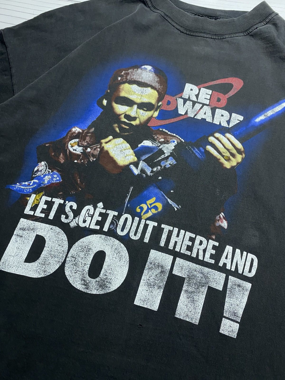 Vintage Vintage 90’s Red Dwarf distressed faded box fit y2k t shirt Size US XL / EU 56 / 4 - 11 Thumbnail
