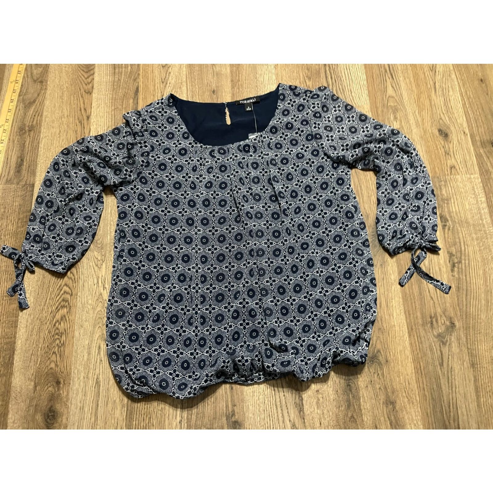 Vintage Roz And Ali Shirt Women’s Small Blue 3/4 Sleeve Allover Print T-Shirt Casual Regular Size Small Womens Size S / US 4 / IT 40 - 2 Thumbnail