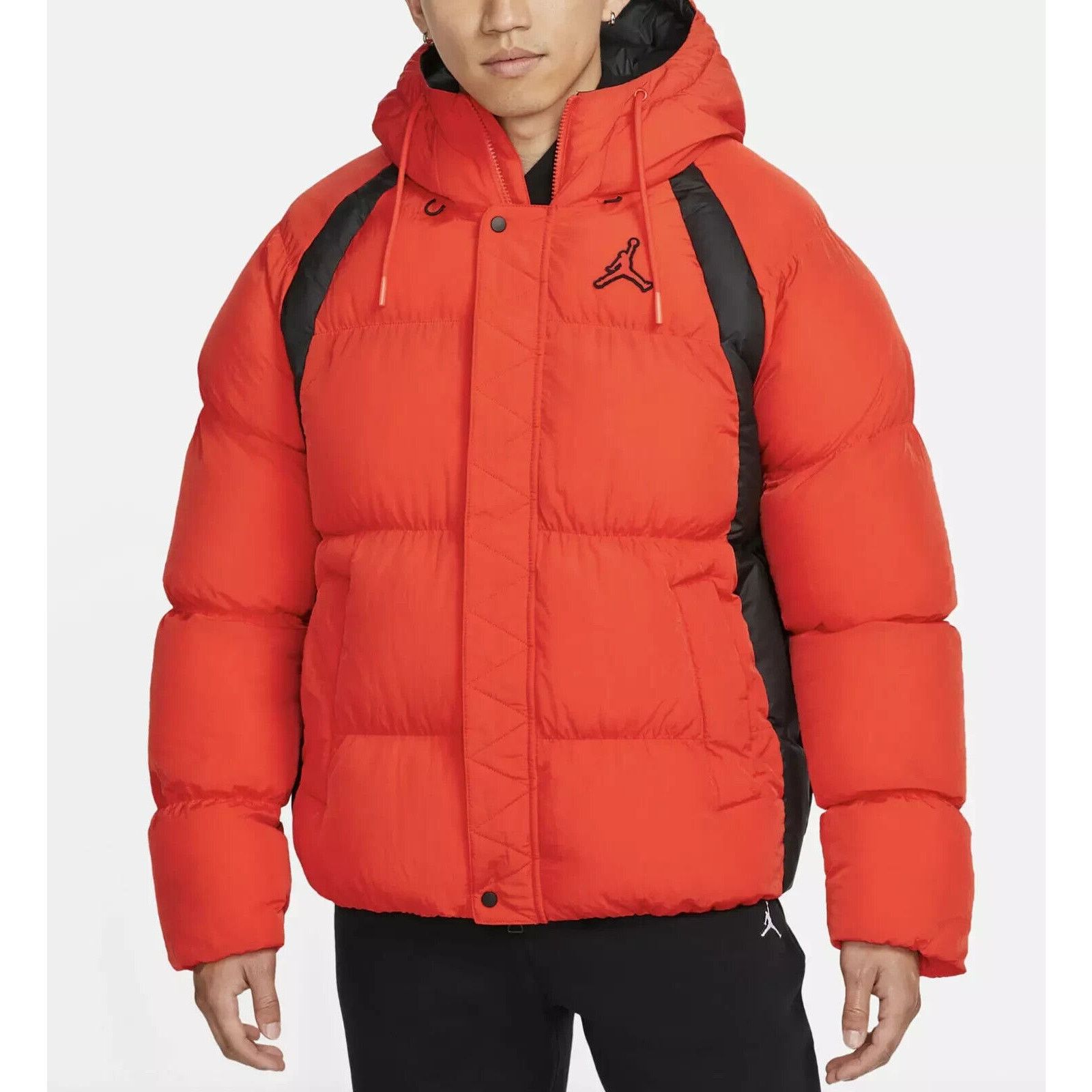 ジャケット・アウター JORDAN BRAND AS M J ESS PUFFER JACKET JORDAN BRAND AS M J ESS PUFFER JACKET BLACK/FIRE RED/FIRE