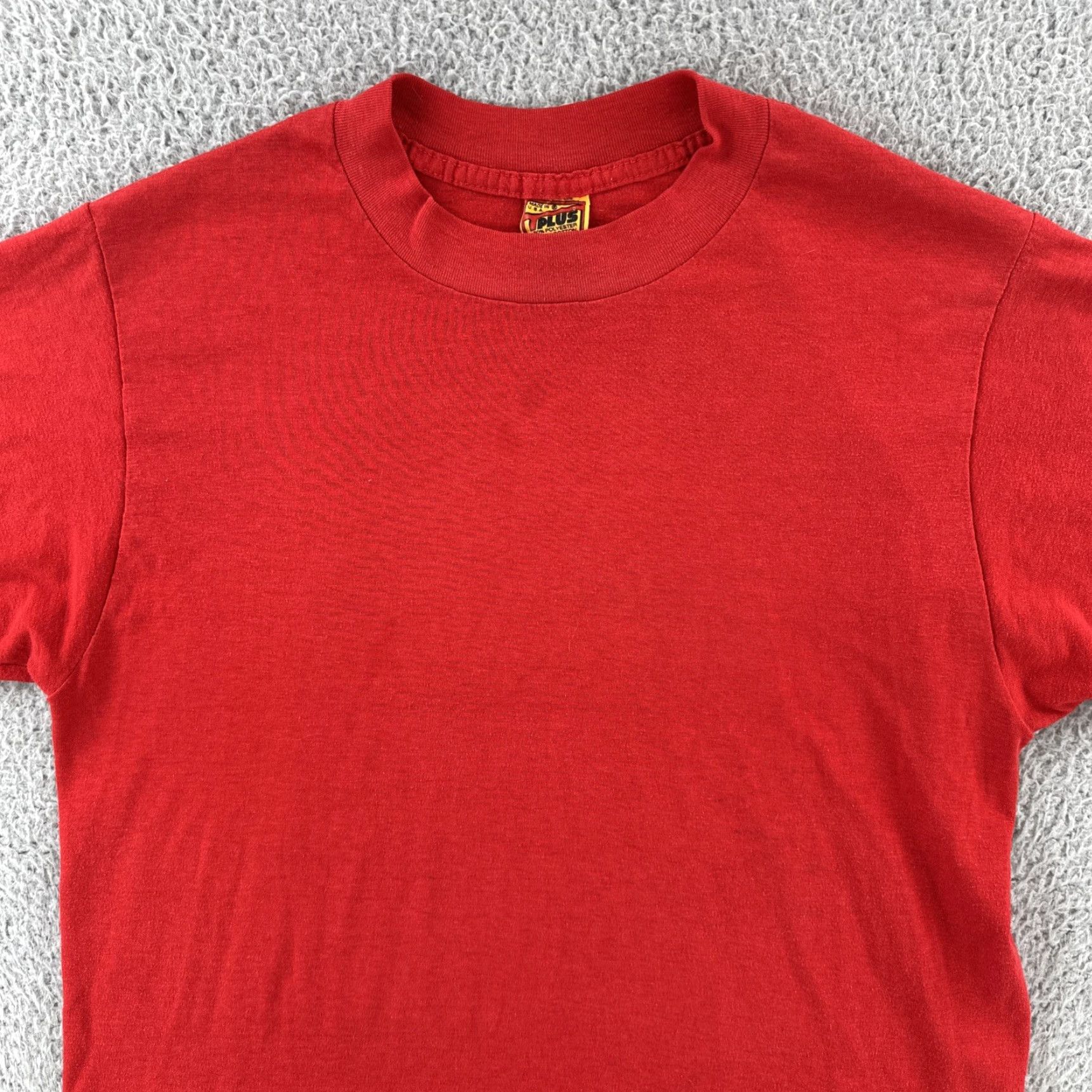 Vintage VINTAGE T Plus Mens L Red Short Sleeve Crew Neck Shirt USA 80s Single Stitch Womens? Size US L / EU 52-54 / 3 - 6 Thumbnail
