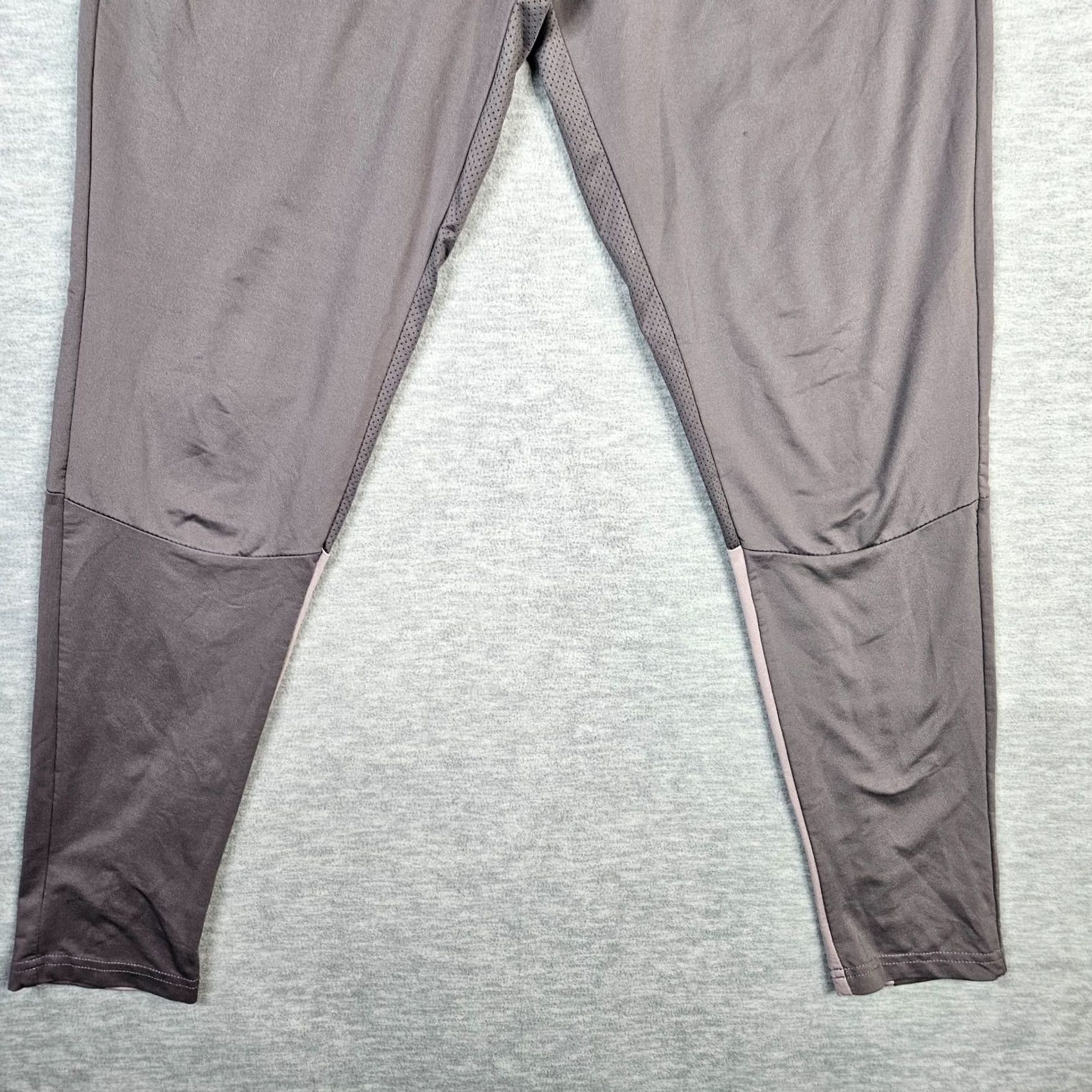 Gymshark Gymshark Men’s Gray workout Gym Running Sport Run pants S Athletic Tapered Regular Drawstring Activewear Pants Mens Size US 29 - 7 Thumbnail