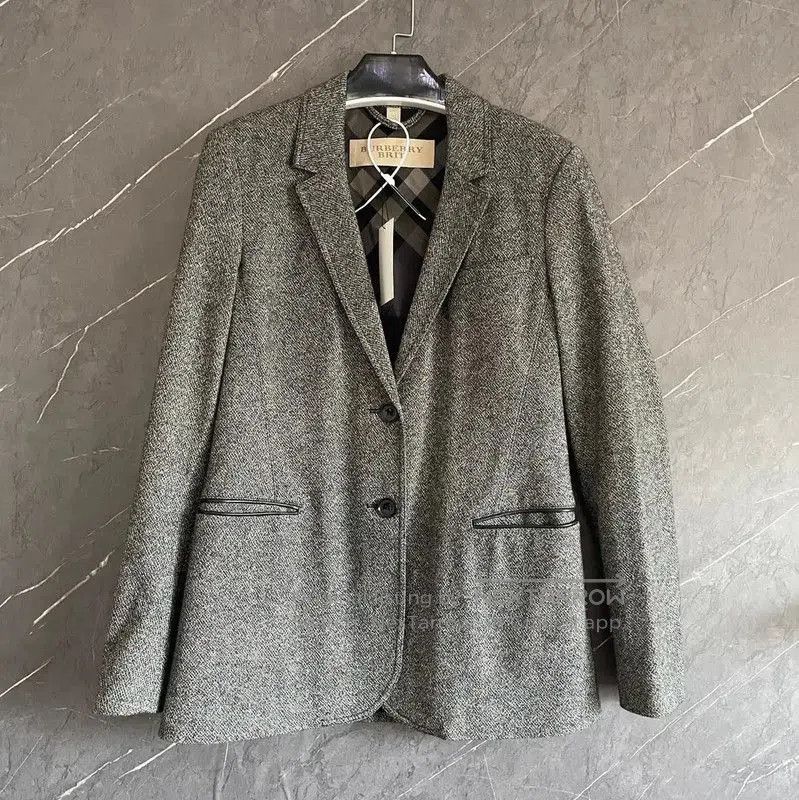 Burberry Burberry Gray Wool Women's Coat. Size M / US 6-8 / IT 42-44 - 1 Thumbnail
