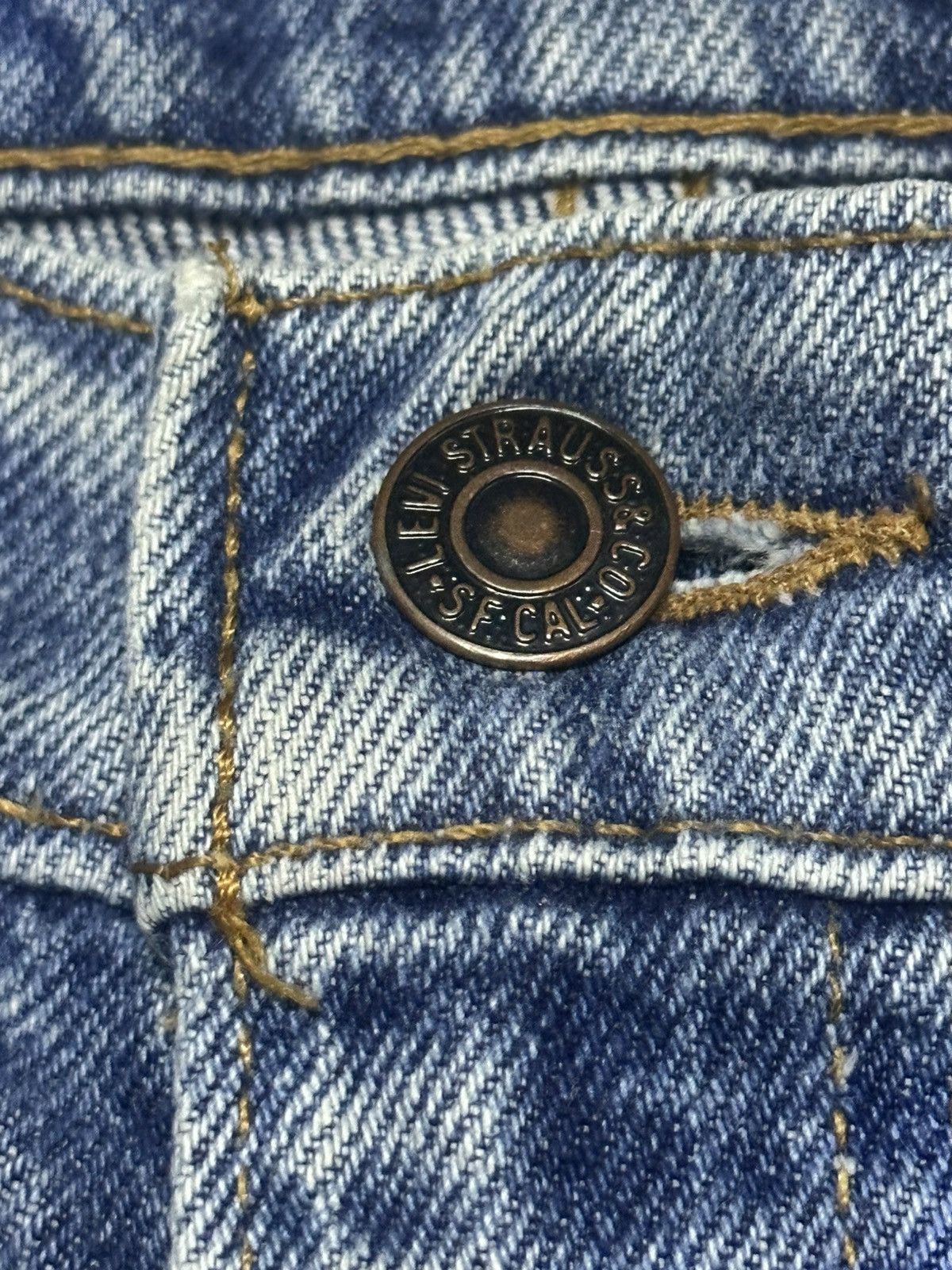 Levi's Vintage Levi's Distressed Baggy Loose Fit With Faded Wash Size US 31 - 8 Thumbnail