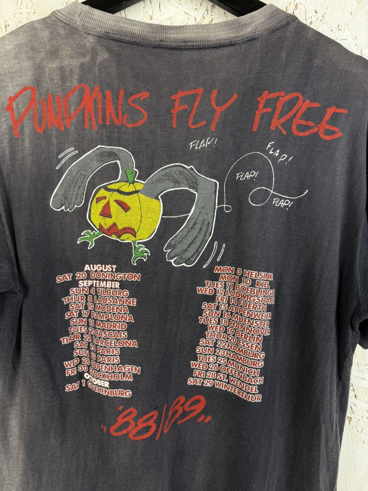 Band Tees 80s Helloween 1988/89 I Want Out Pumpkins Fly Free T-Shirt M Size US M / EU 48-50 / 2 - 9 Thumbnail